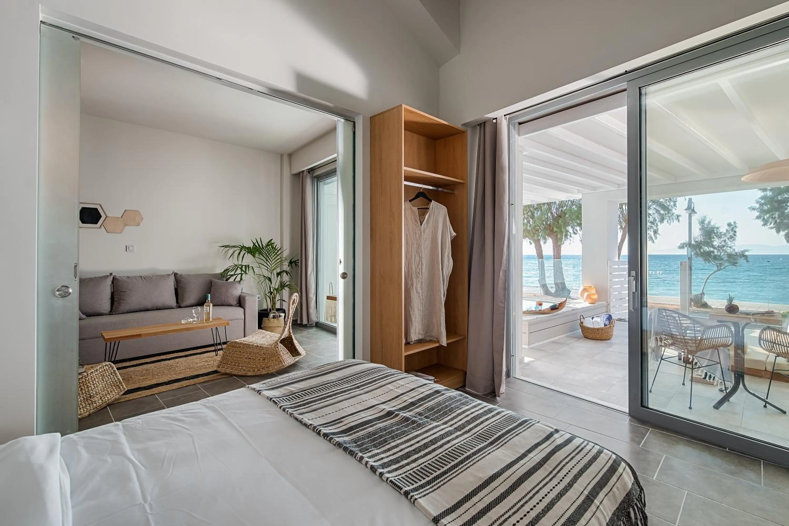 Bed in Villa Di Mare Seaside Suites