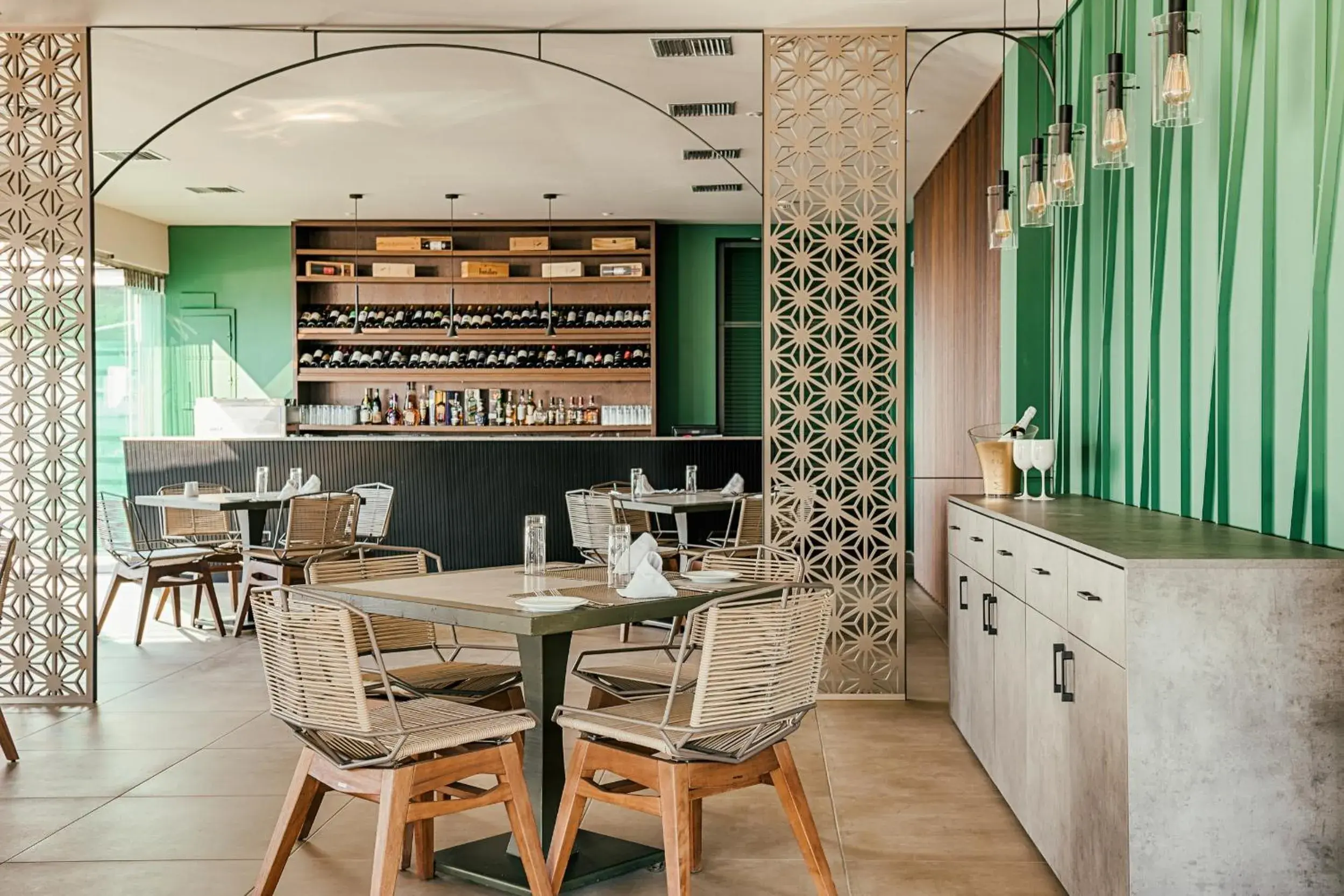 Restaurant/places to eat in Villa Di Mare Seaside Suites Restaurant/places to eat in Villa Di Mare Seaside Suites