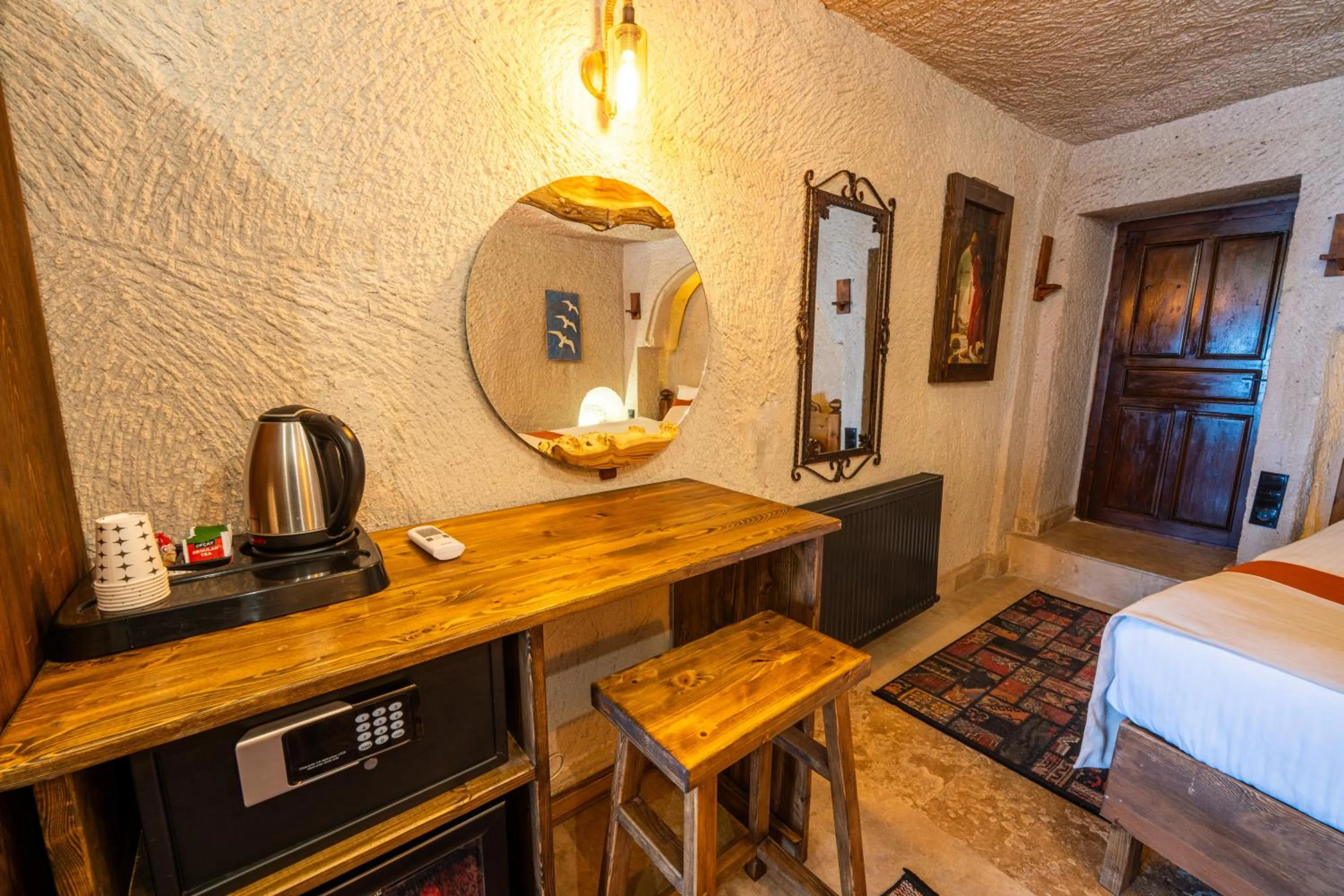 Coffee/tea facilities, Bed in Sunset Cave