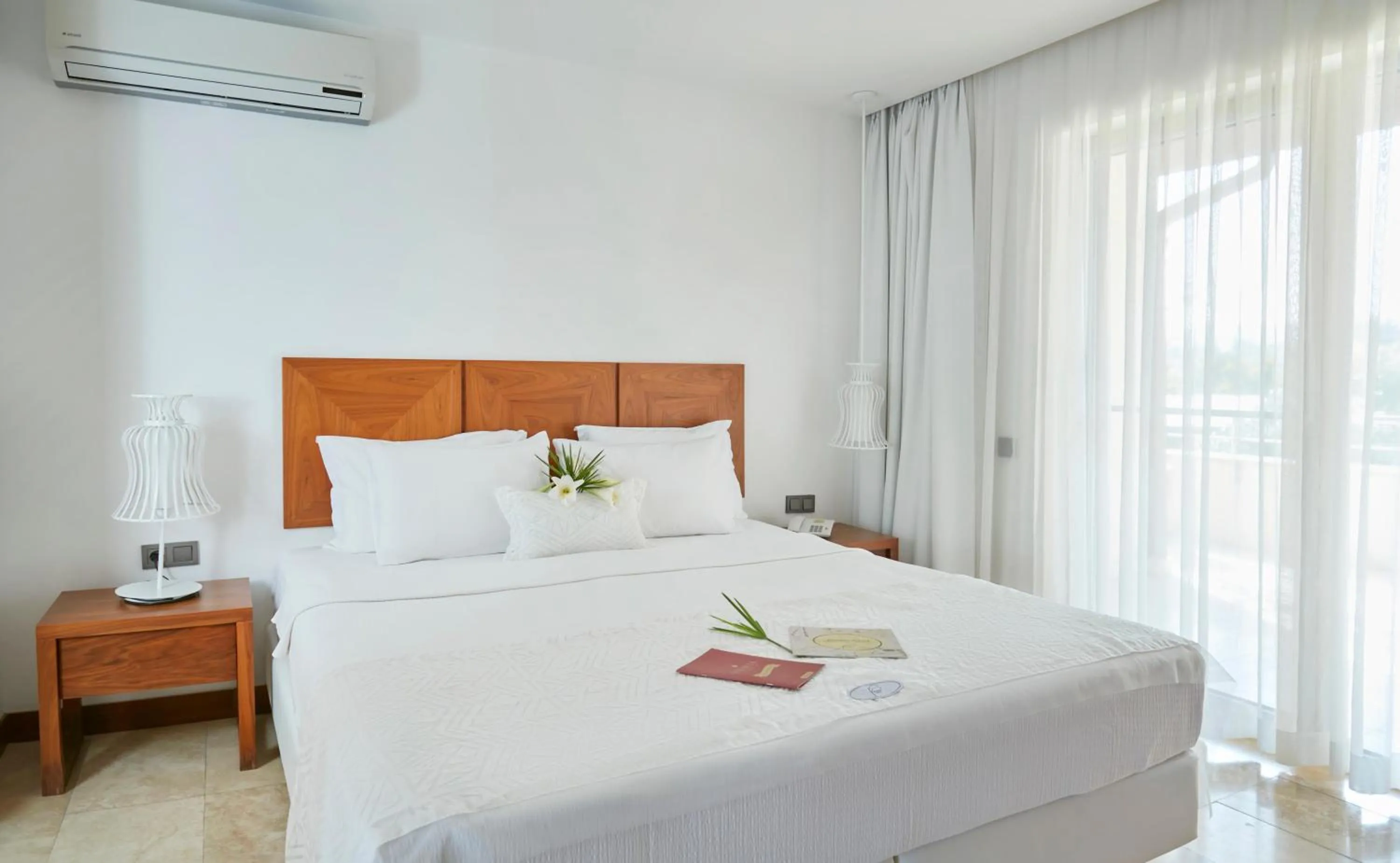 Photo of the whole room, Bed in Flow Datca Surf & Beach Hotel