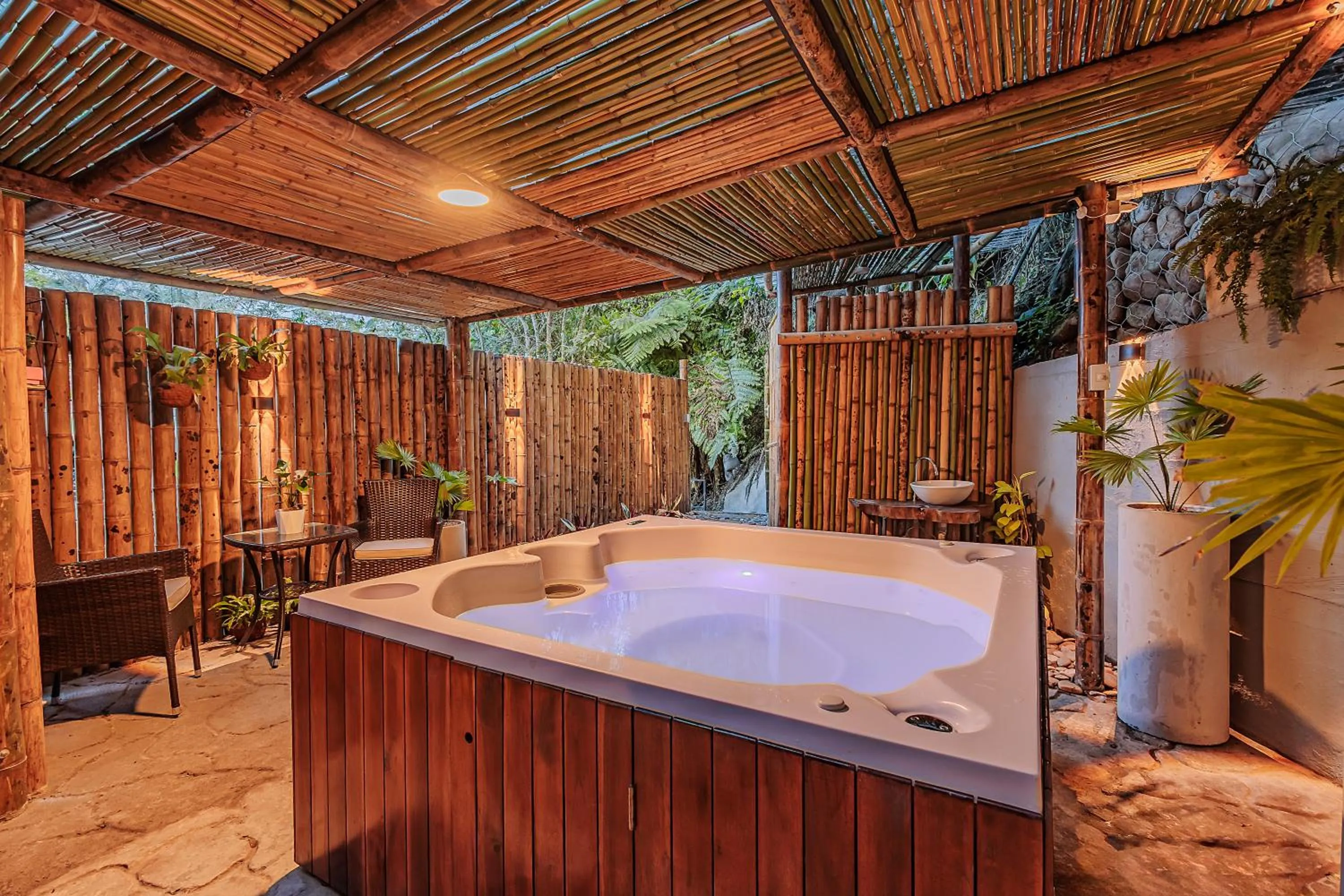 Hot Tub in Ecohotel Piedemonte