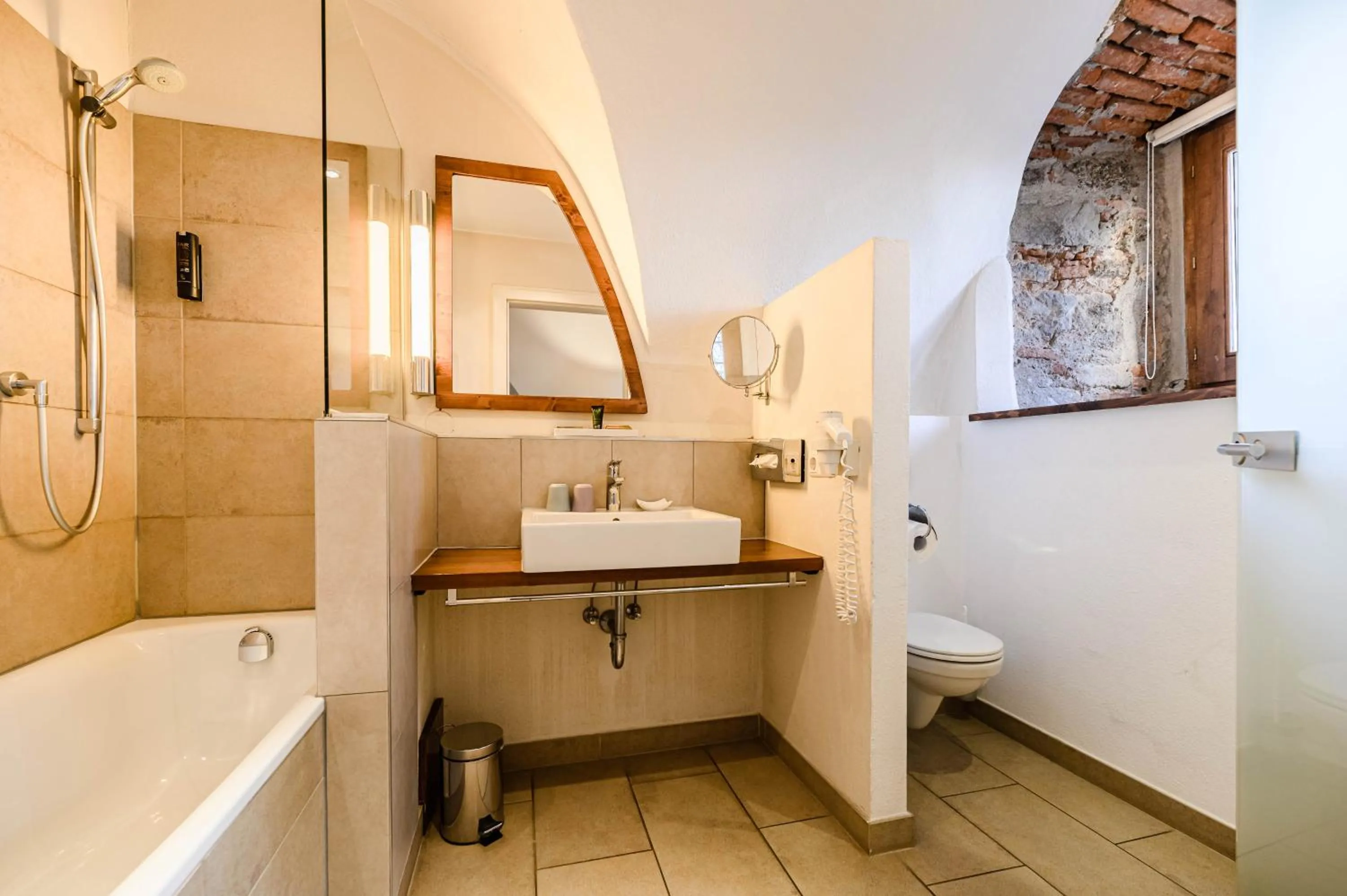 Shower in Schloss Mühldorf