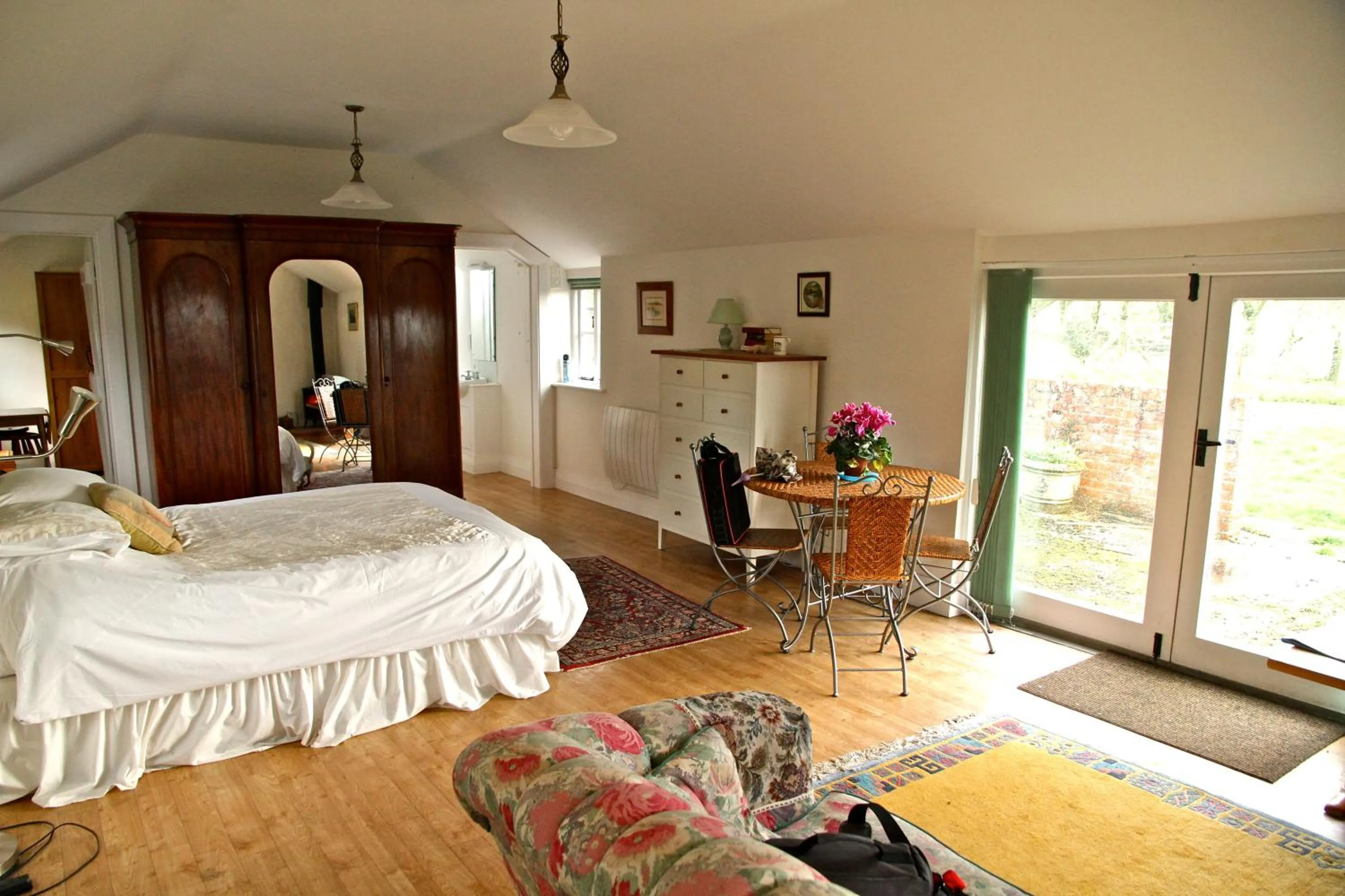 Bed in Cools Farm B&B + Cottages