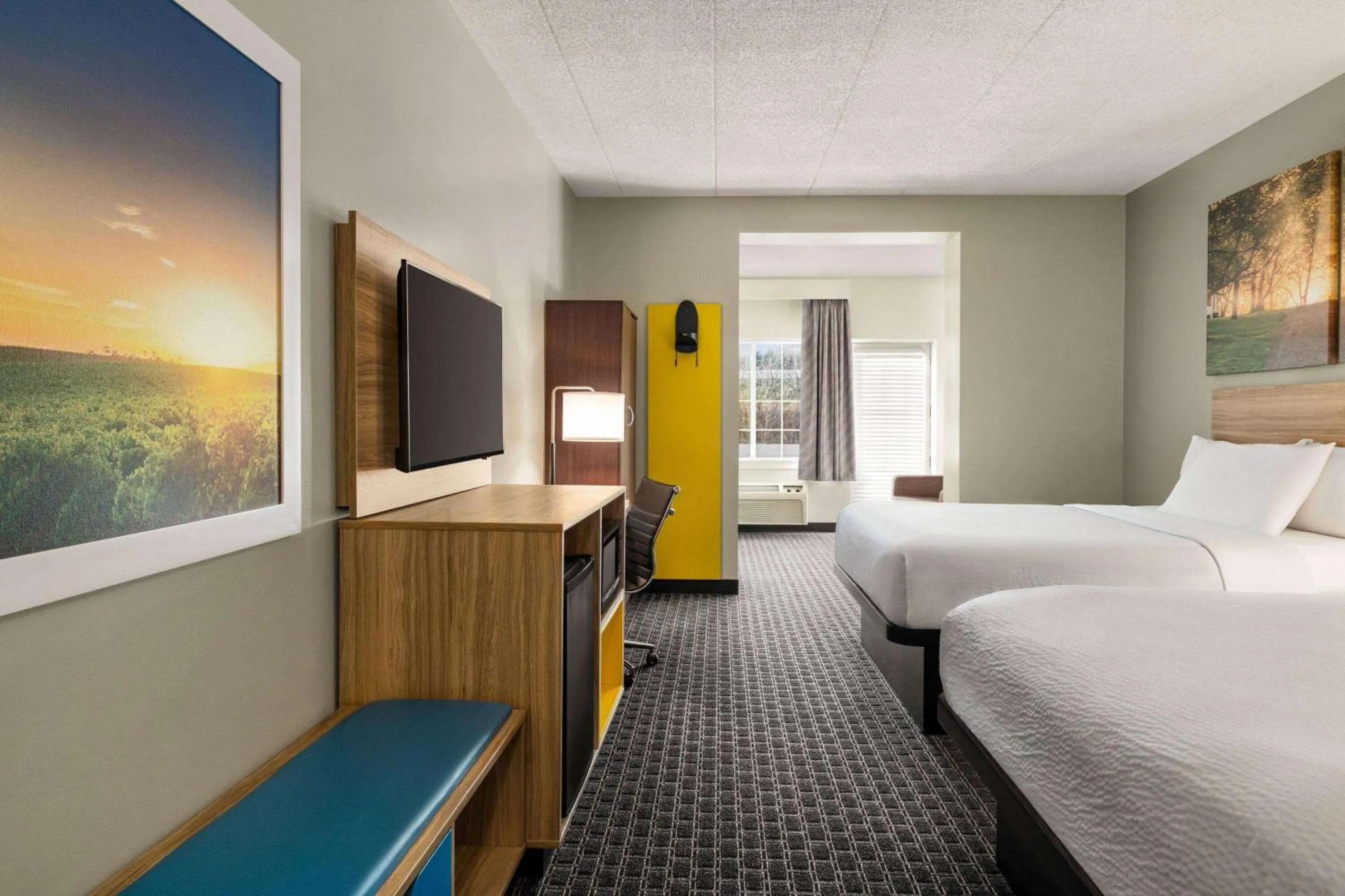 Bed in Days Inn & Suites by Wyndham Lancaster Amish Country