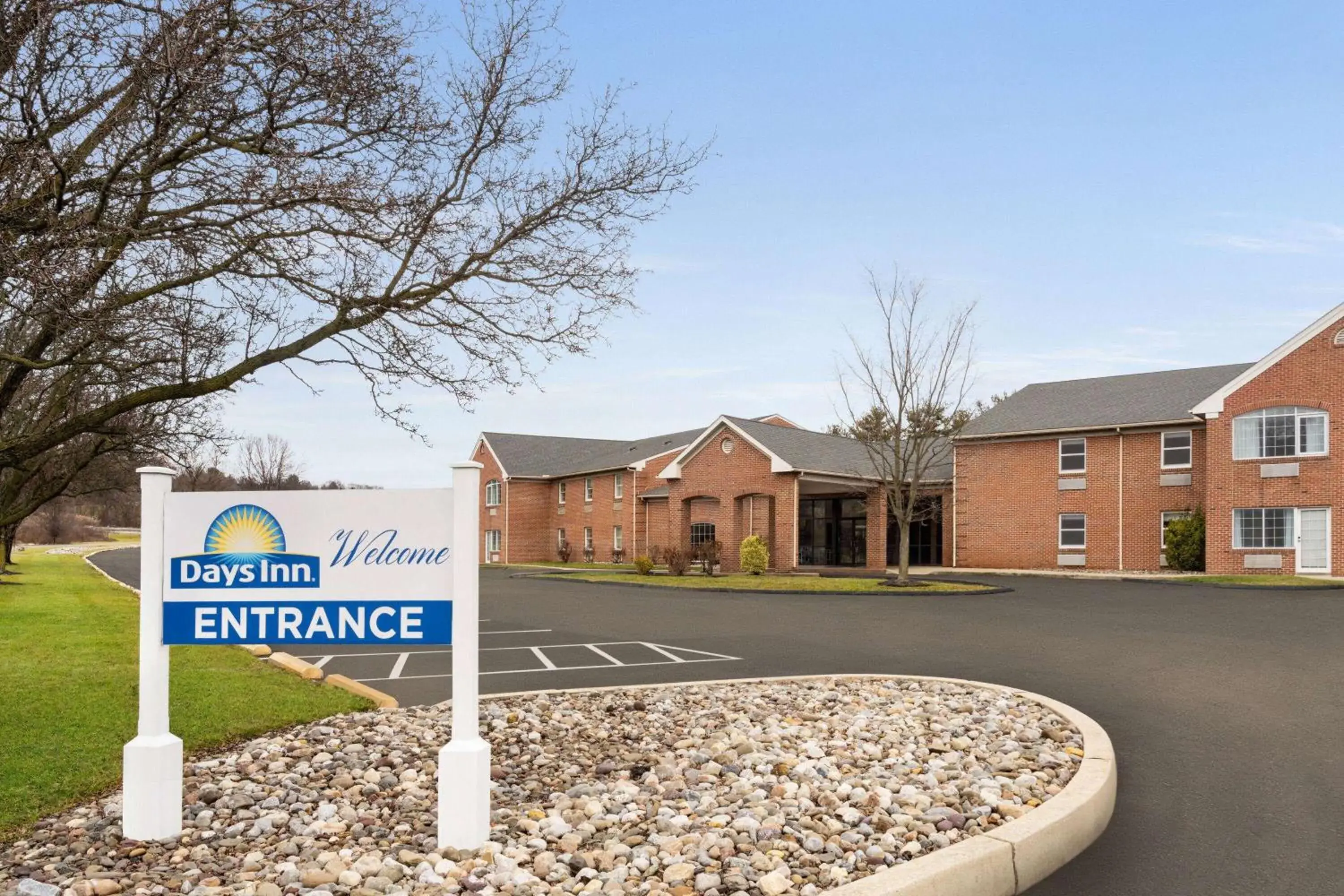 Property building in Days Inn & Suites by Wyndham Lancaster Amish Country Property building in Days Inn & Suites by Wyndham Lancaster Amish Country