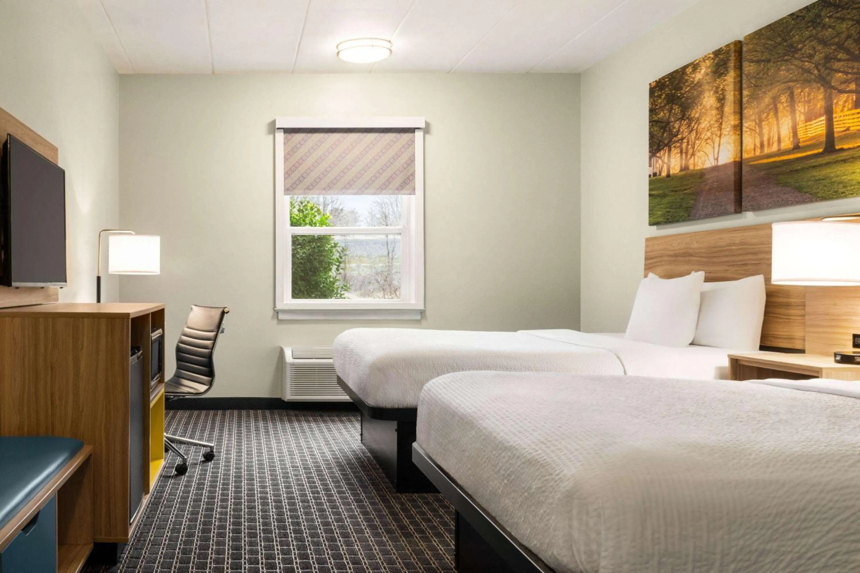 Photo of the whole room, Bed in Days Inn & Suites by Wyndham Lancaster Amish Country