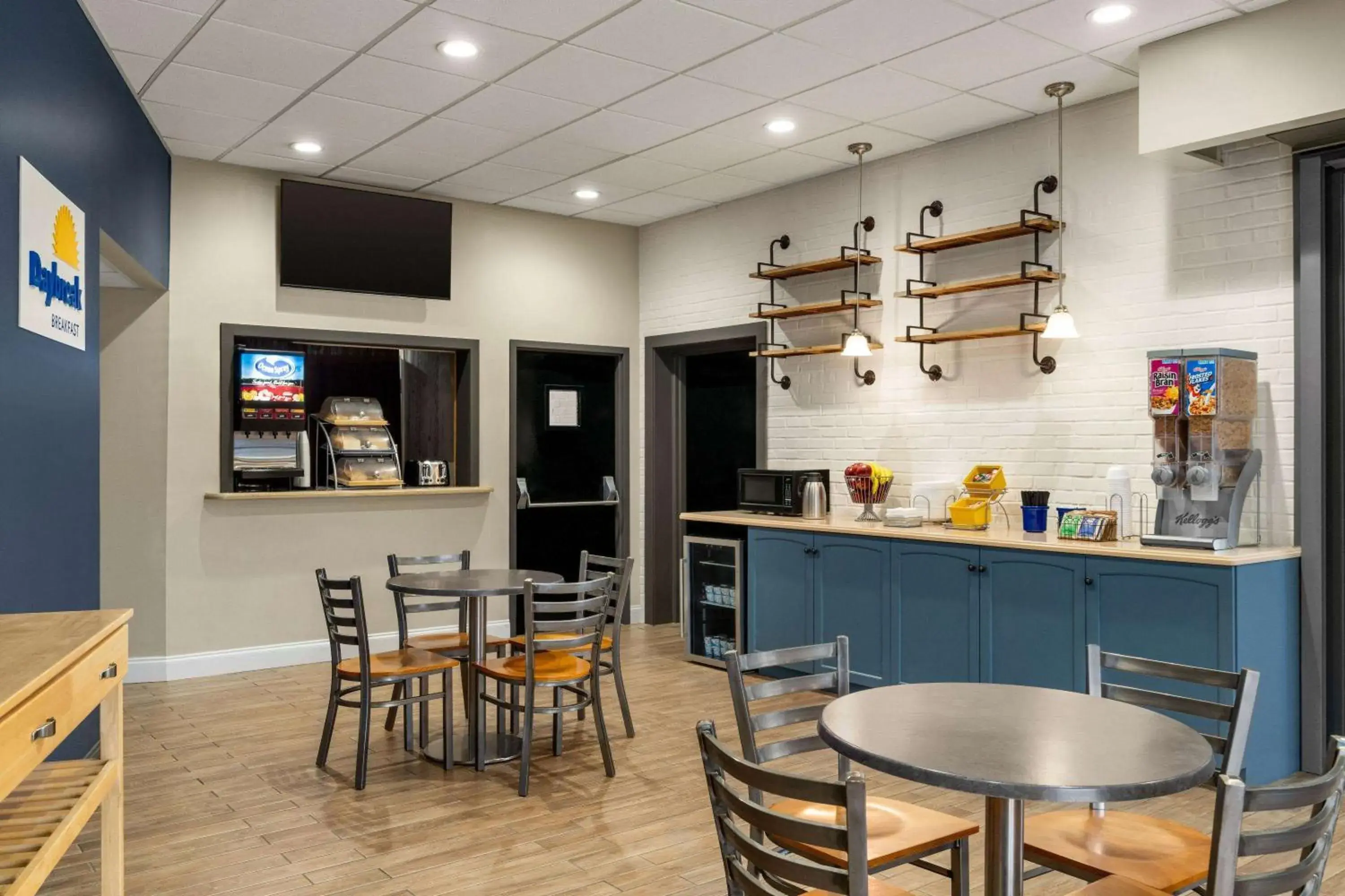 Breakfast in Days Inn & Suites by Wyndham Lancaster Amish Country Breakfast in Days Inn & Suites by Wyndham Lancaster Amish Country