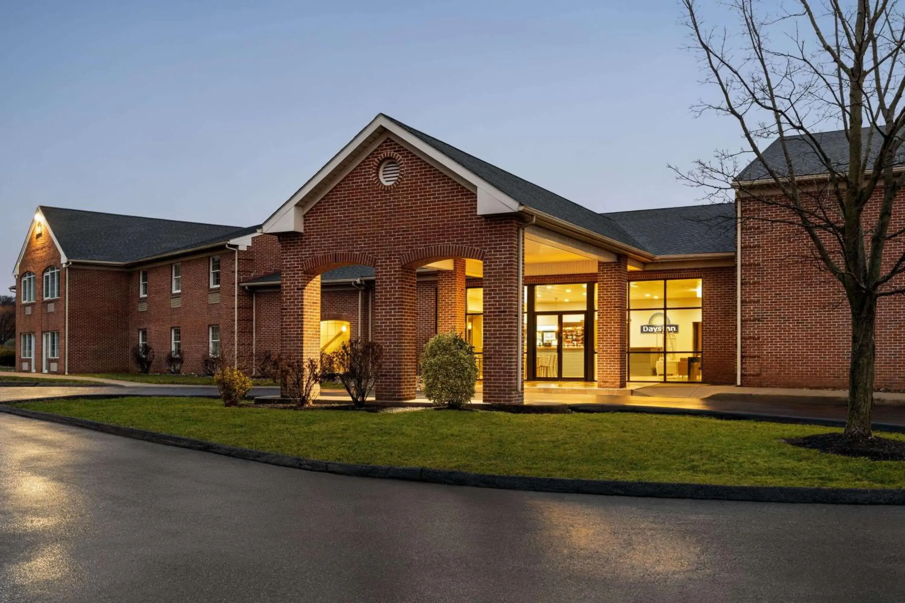 Property building in Days Inn & Suites by Wyndham Lancaster Amish Country Property building in Days Inn & Suites by Wyndham Lancaster Amish Country