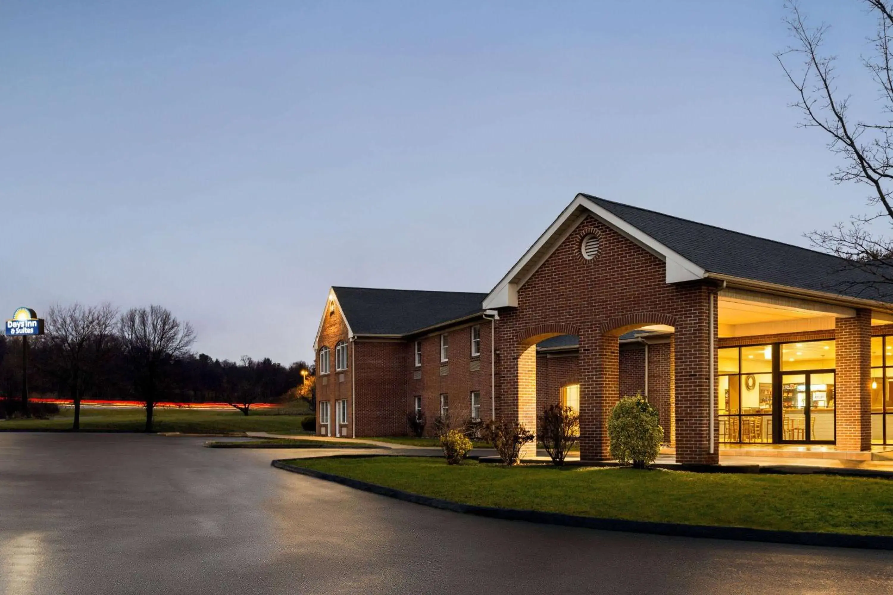 Property building in Days Inn & Suites by Wyndham Lancaster Amish Country Property building in Days Inn & Suites by Wyndham Lancaster Amish Country