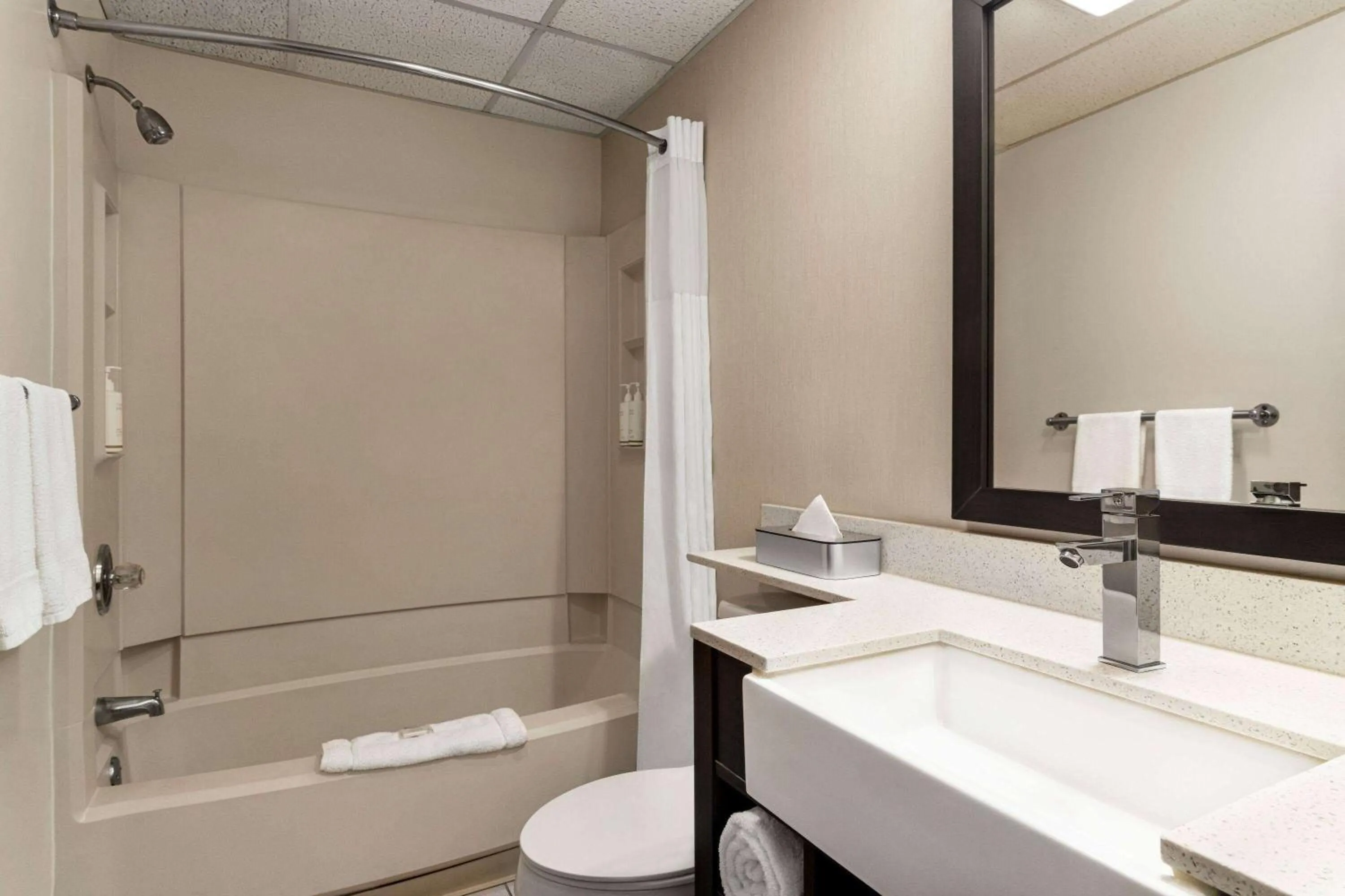 TV and multimedia in Days Inn & Suites by Wyndham Lancaster Amish Country