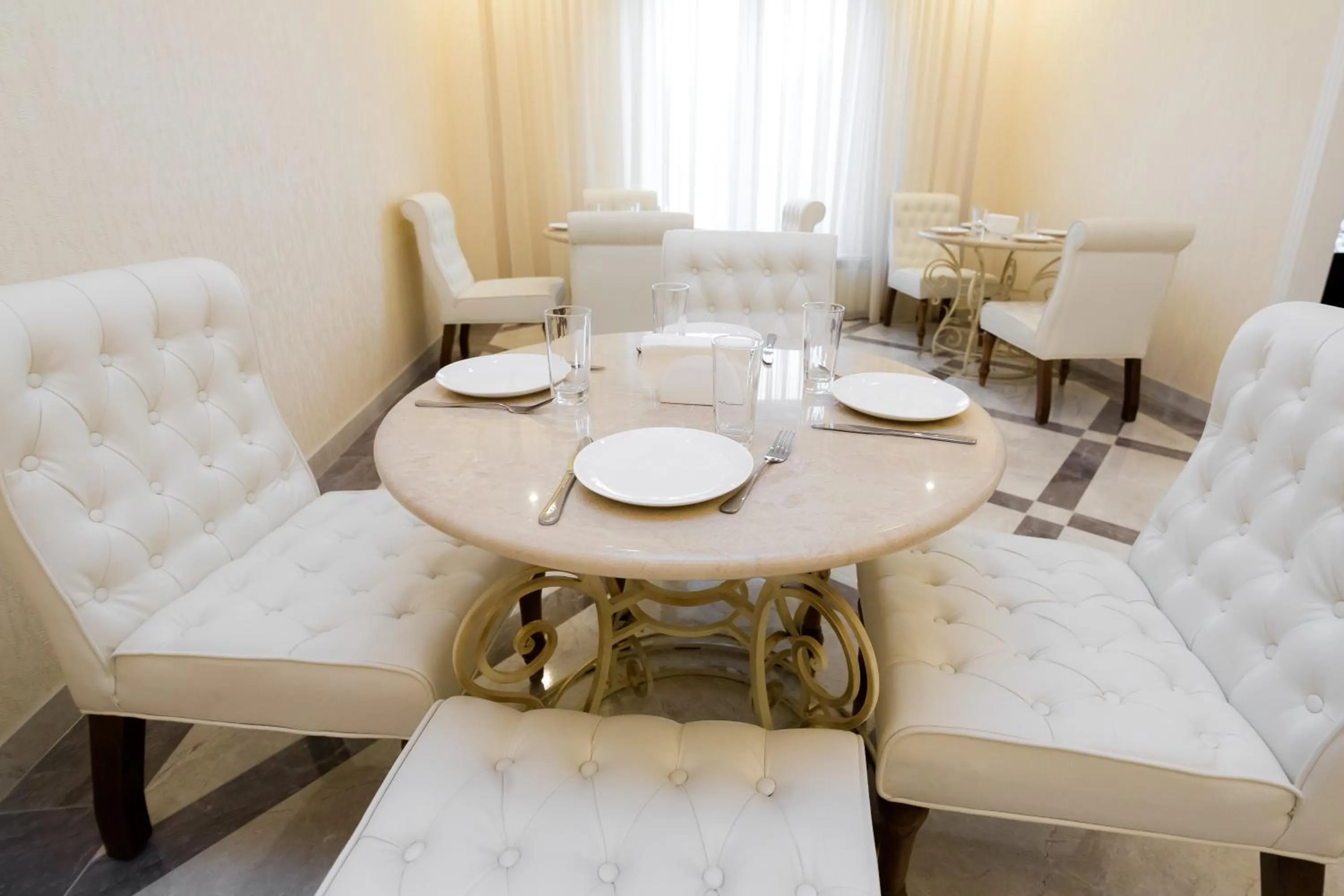 Restaurant/places to eat in Orchid Boutique Hotel