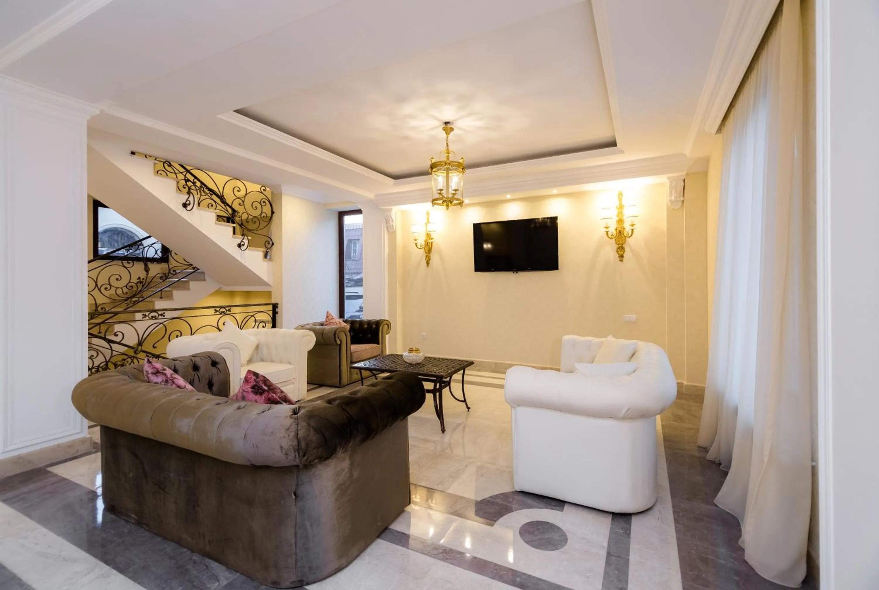 Communal lounge/ TV room in Orchid Boutique Hotel