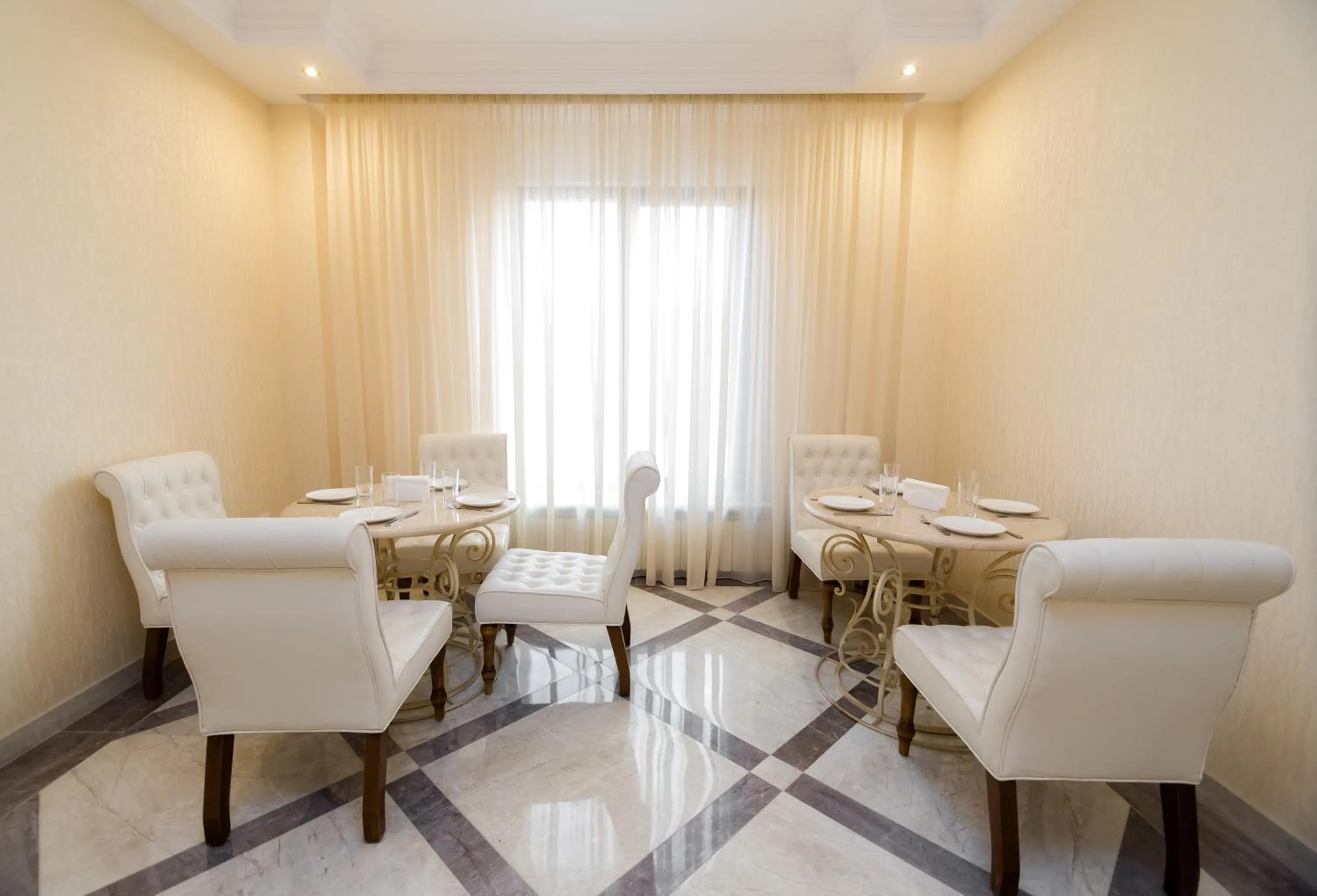 Restaurant/places to eat in Orchid Boutique Hotel