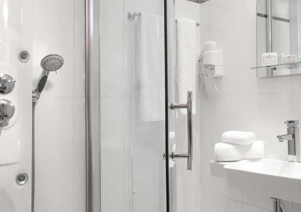 Bathroom in Acropolis Ami Boutique Hotel