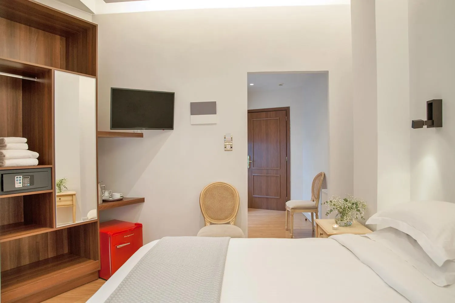Photo of the whole room, Bed in Acropolis Ami Boutique Hotel