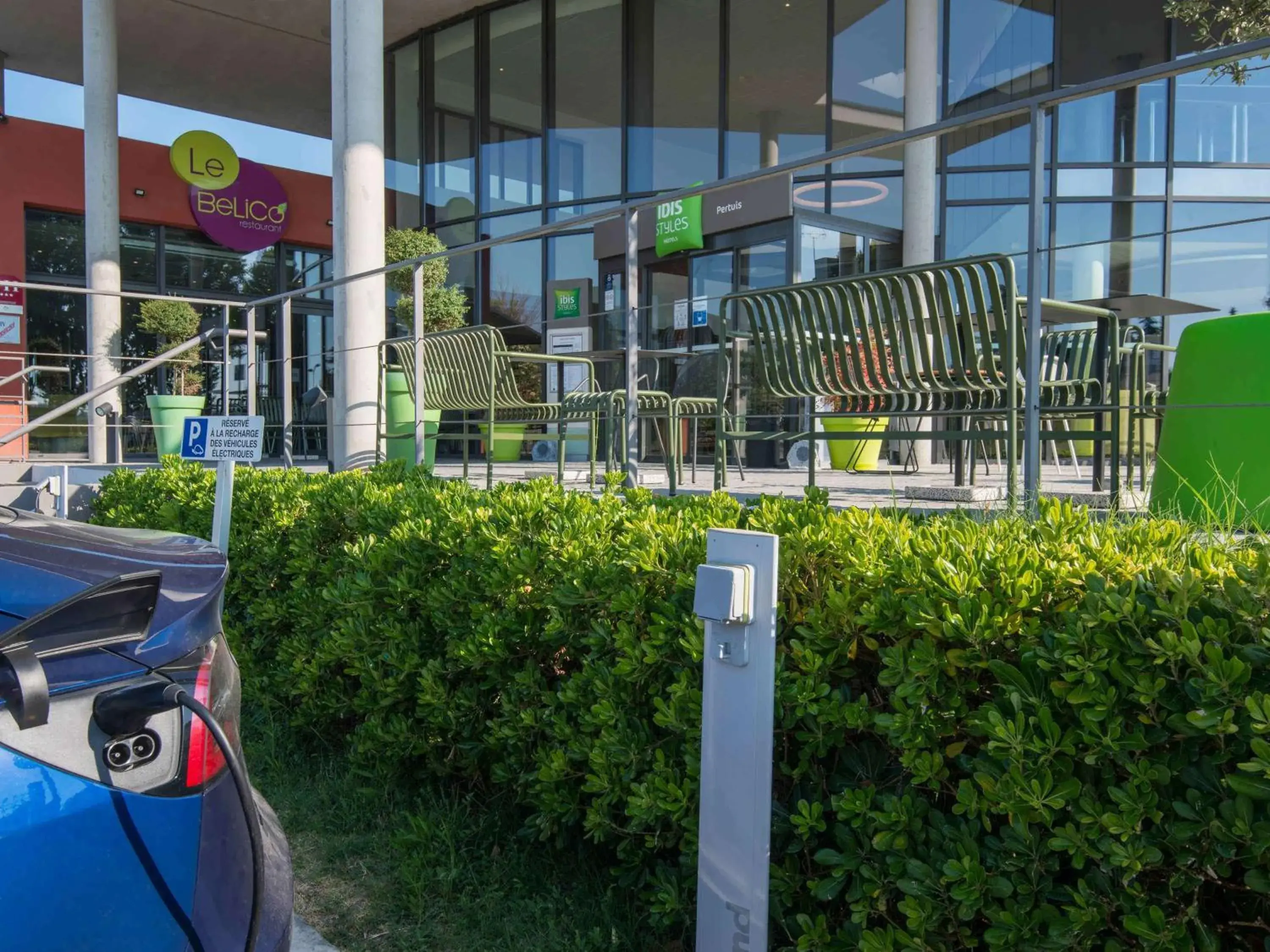 Property building in ibis Styles Pertuis Portes du Luberon Property building in ibis Styles Pertuis Portes du Luberon