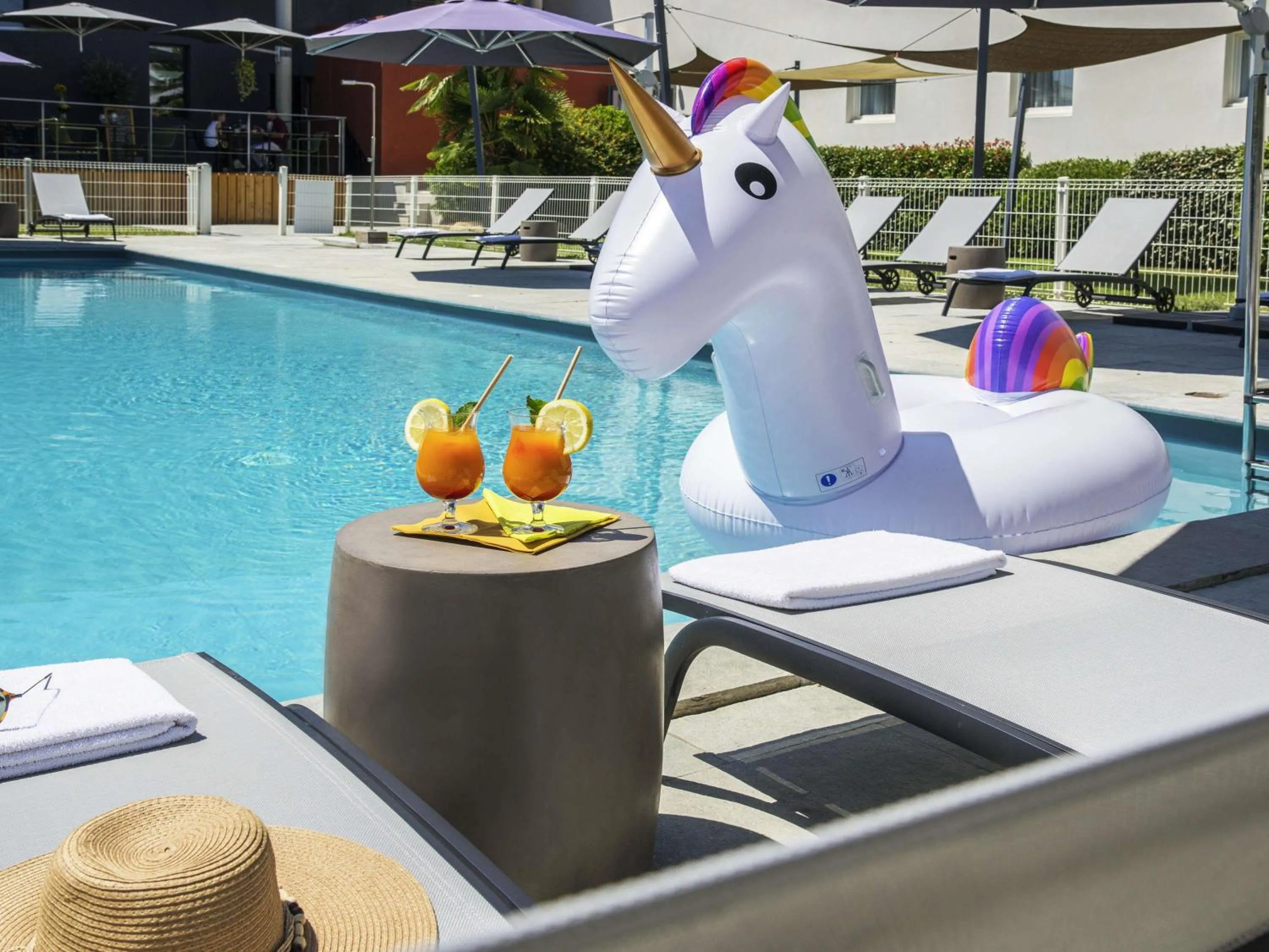 Pool view in ibis Styles Pertuis Portes du Luberon