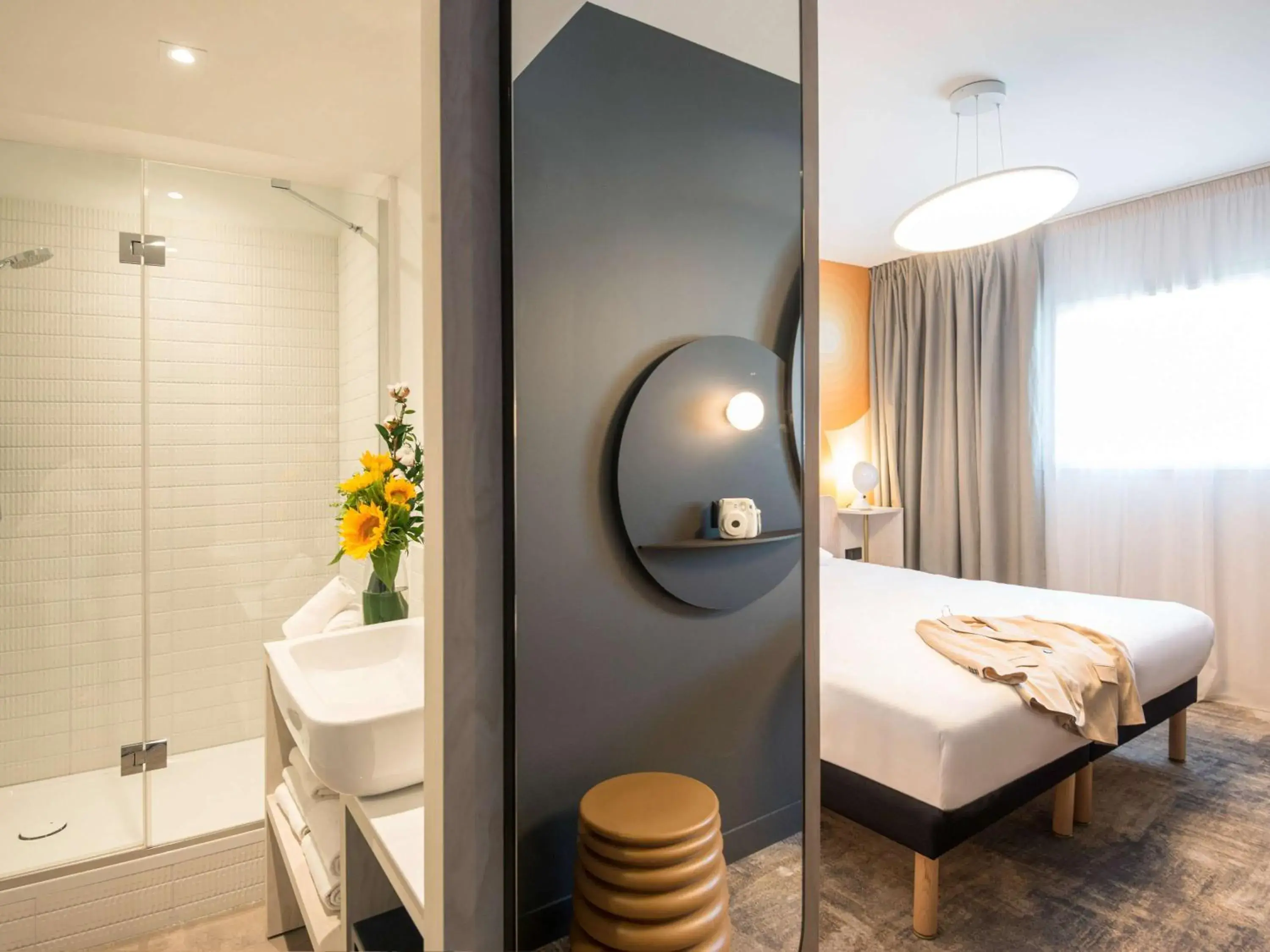 Bedroom, Bed in ibis Styles Pertuis Portes du Luberon Bedroom, Bed in ibis Styles Pertuis Portes du Luberon