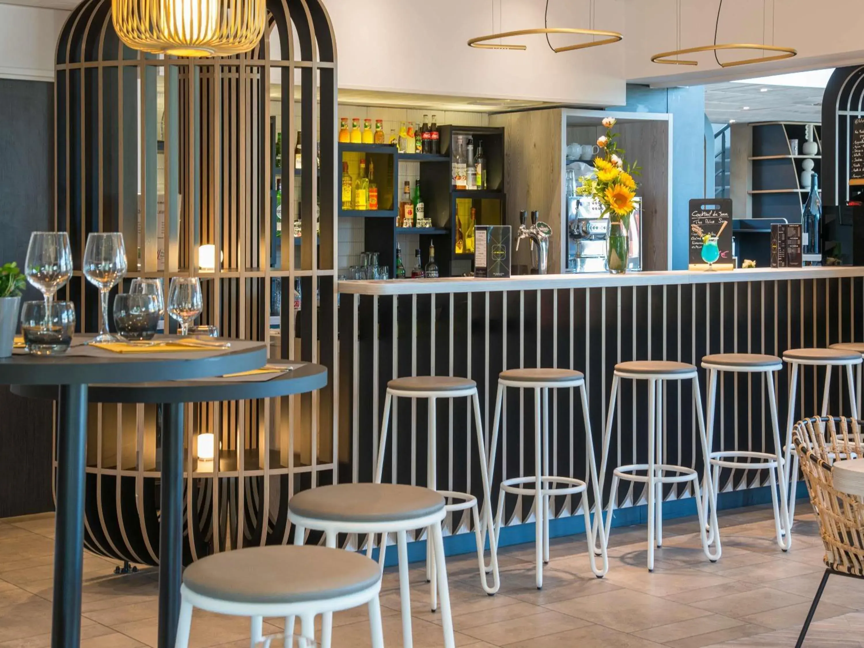 Lounge or bar in ibis Styles Pertuis Portes du Luberon Lounge or bar in ibis Styles Pertuis Portes du Luberon