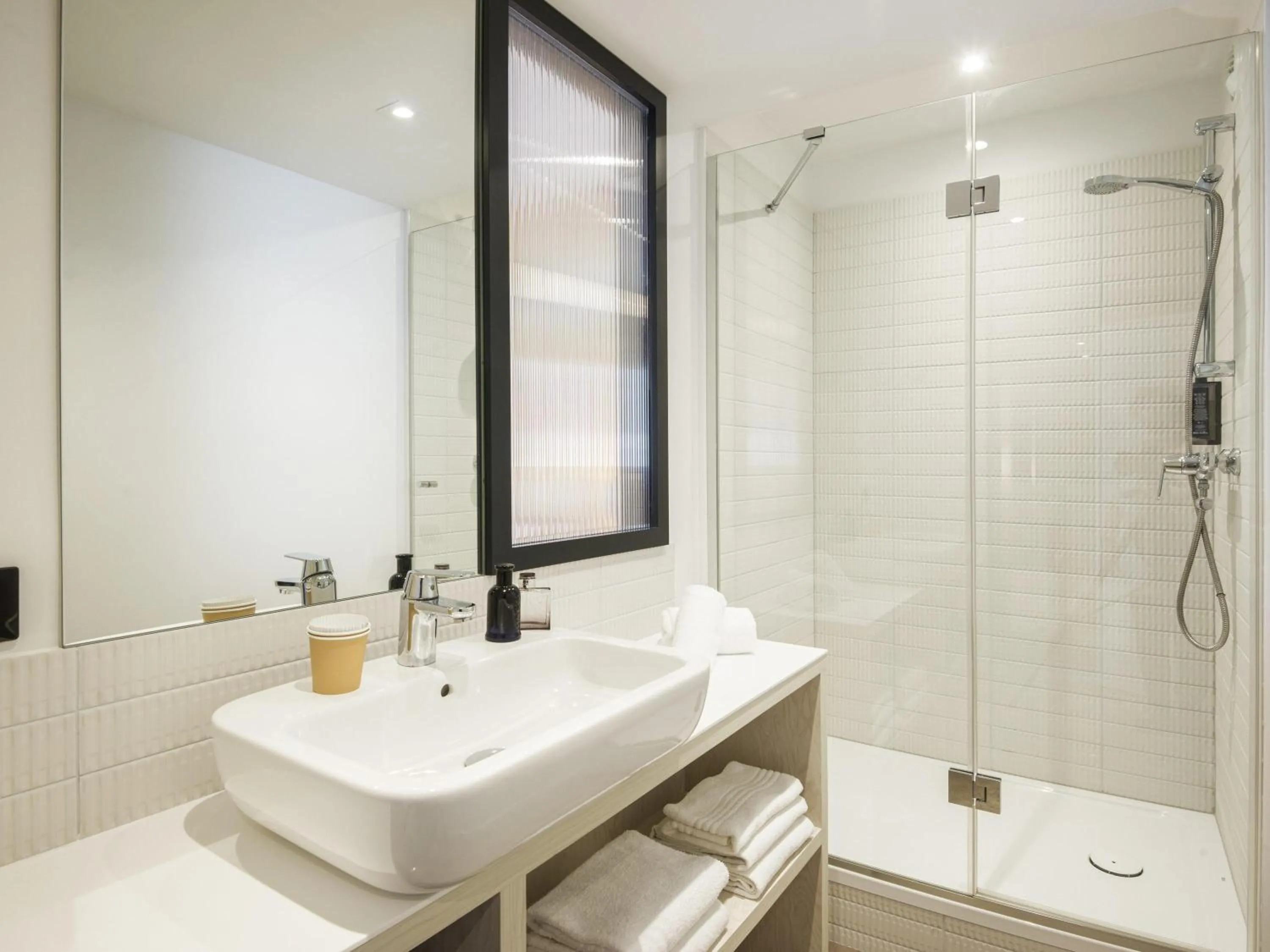 Bedroom in ibis Styles Pertuis Portes du Luberon