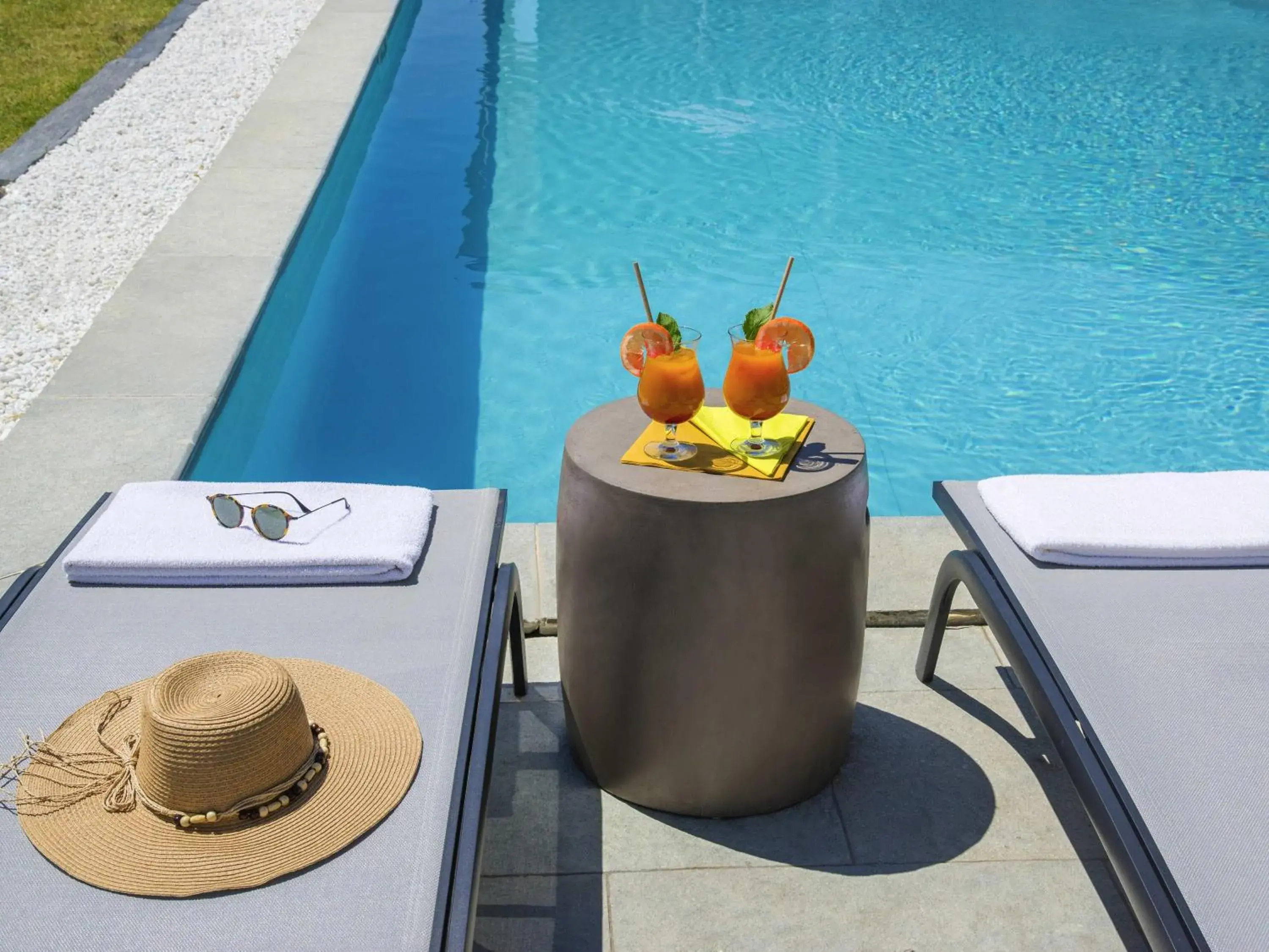 Pool view in ibis Styles Pertuis Portes du Luberon Pool view in ibis Styles Pertuis Portes du Luberon