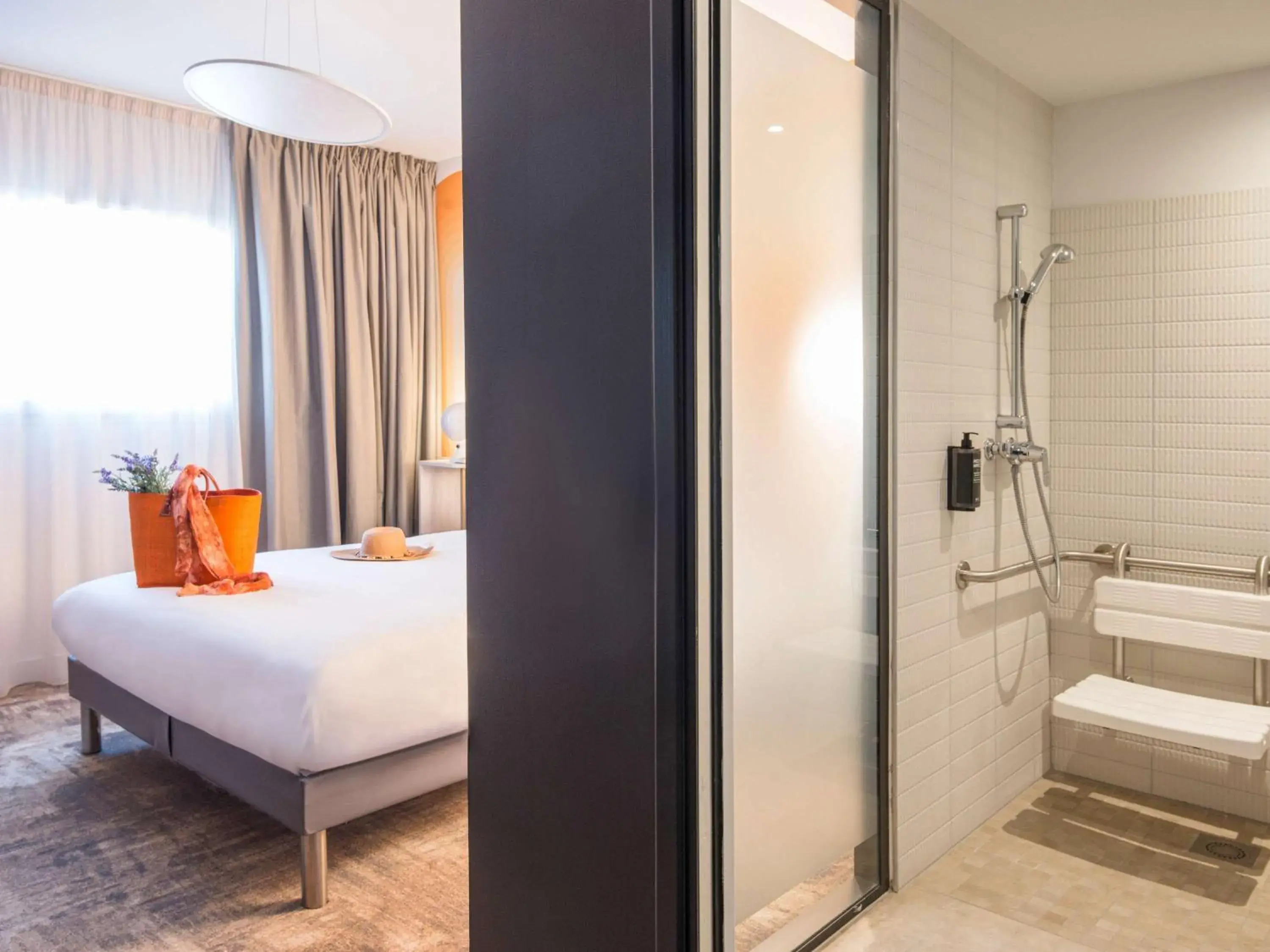 Bedroom, Bed in ibis Styles Pertuis Portes du Luberon Bedroom, Bed in ibis Styles Pertuis Portes du Luberon