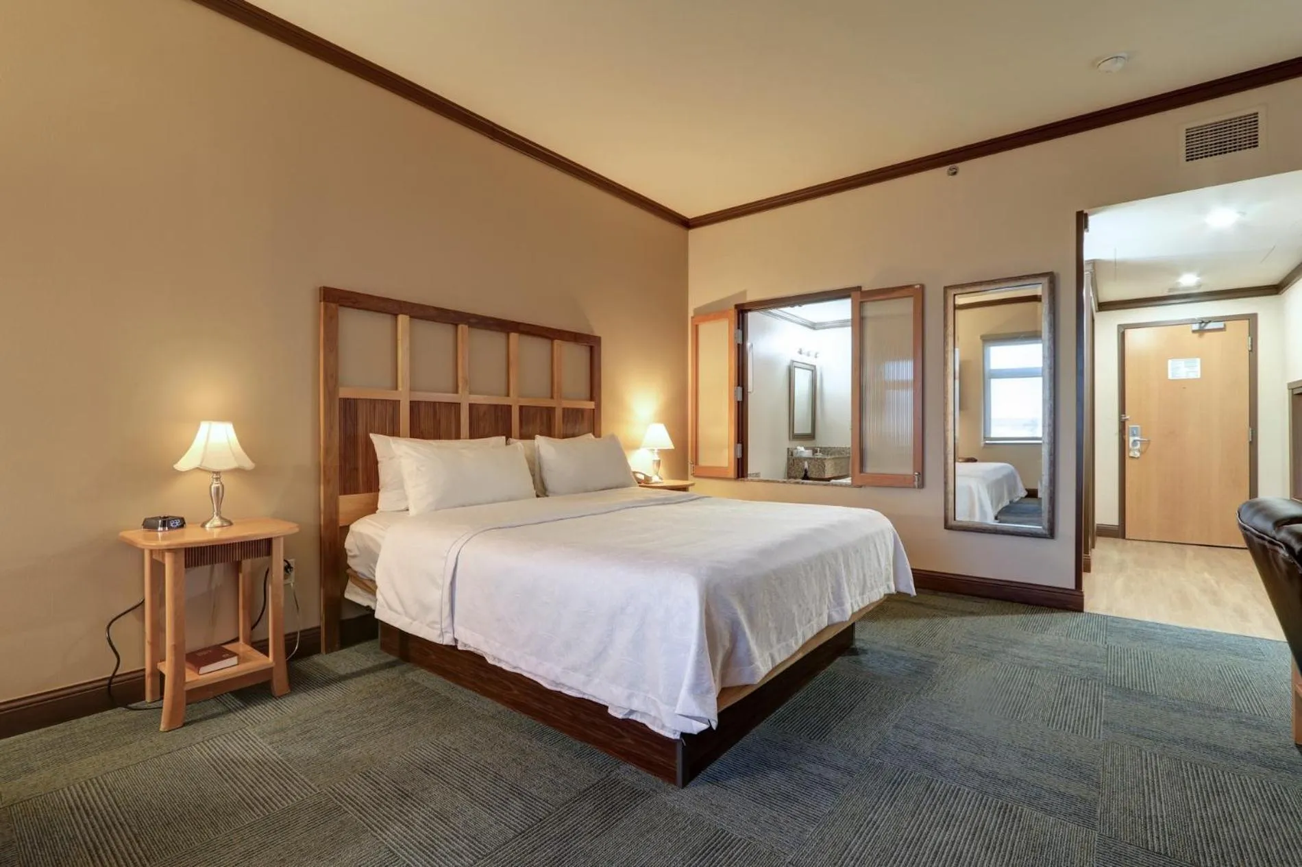 Bedroom, Bed in Dimond Center Hotel