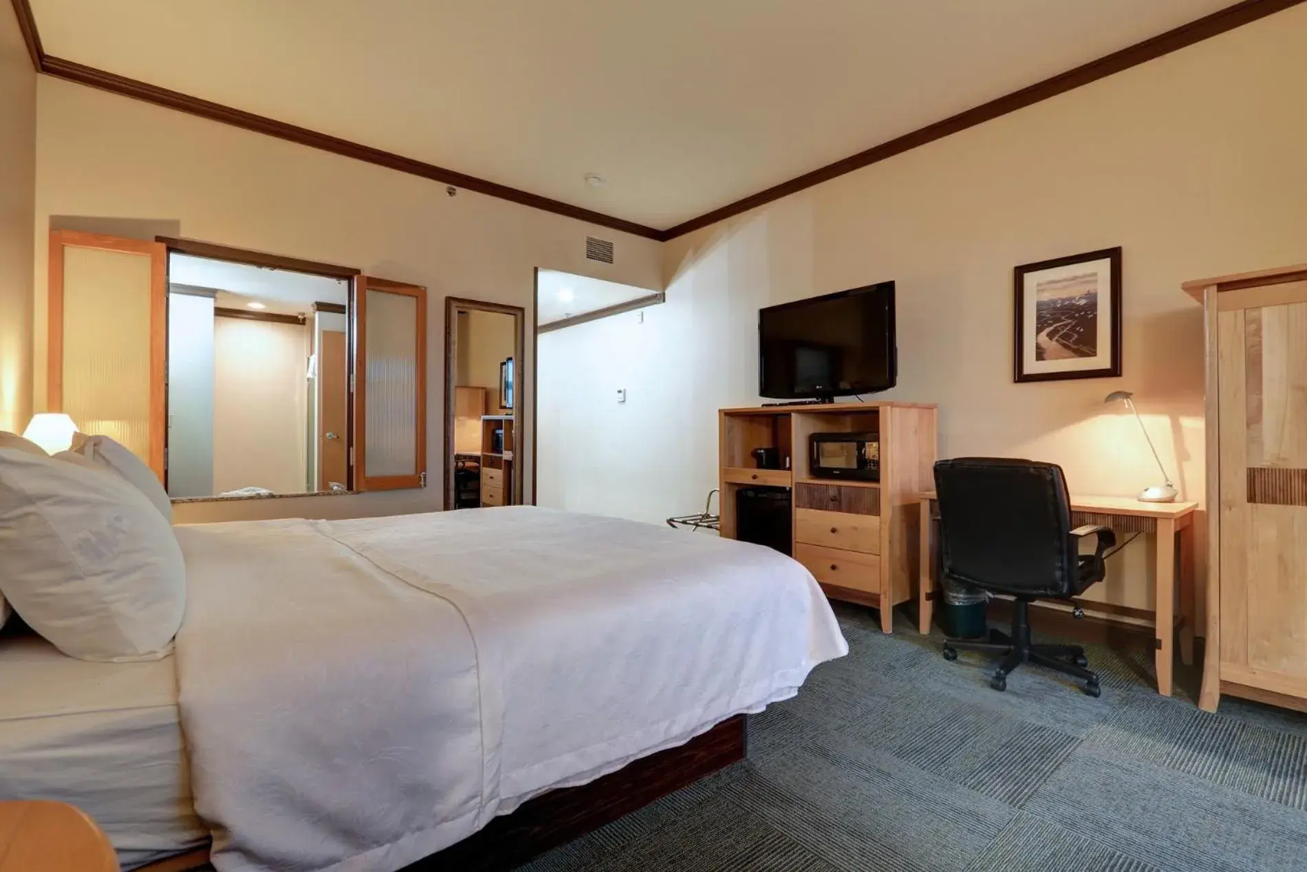 TV and multimedia, Bed in Dimond Center Hotel TV and multimedia, Bed in Dimond Center Hotel