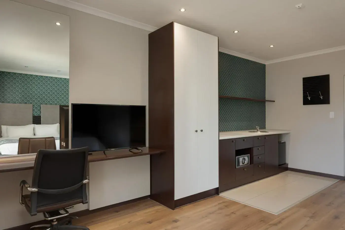 Guest Room, 1 King - single occupancy in Protea Hotel by Marriott Cape Town Durbanville Guest Room, 1 King - single occupancy in Protea Hotel by Marriott Cape Town Durbanville