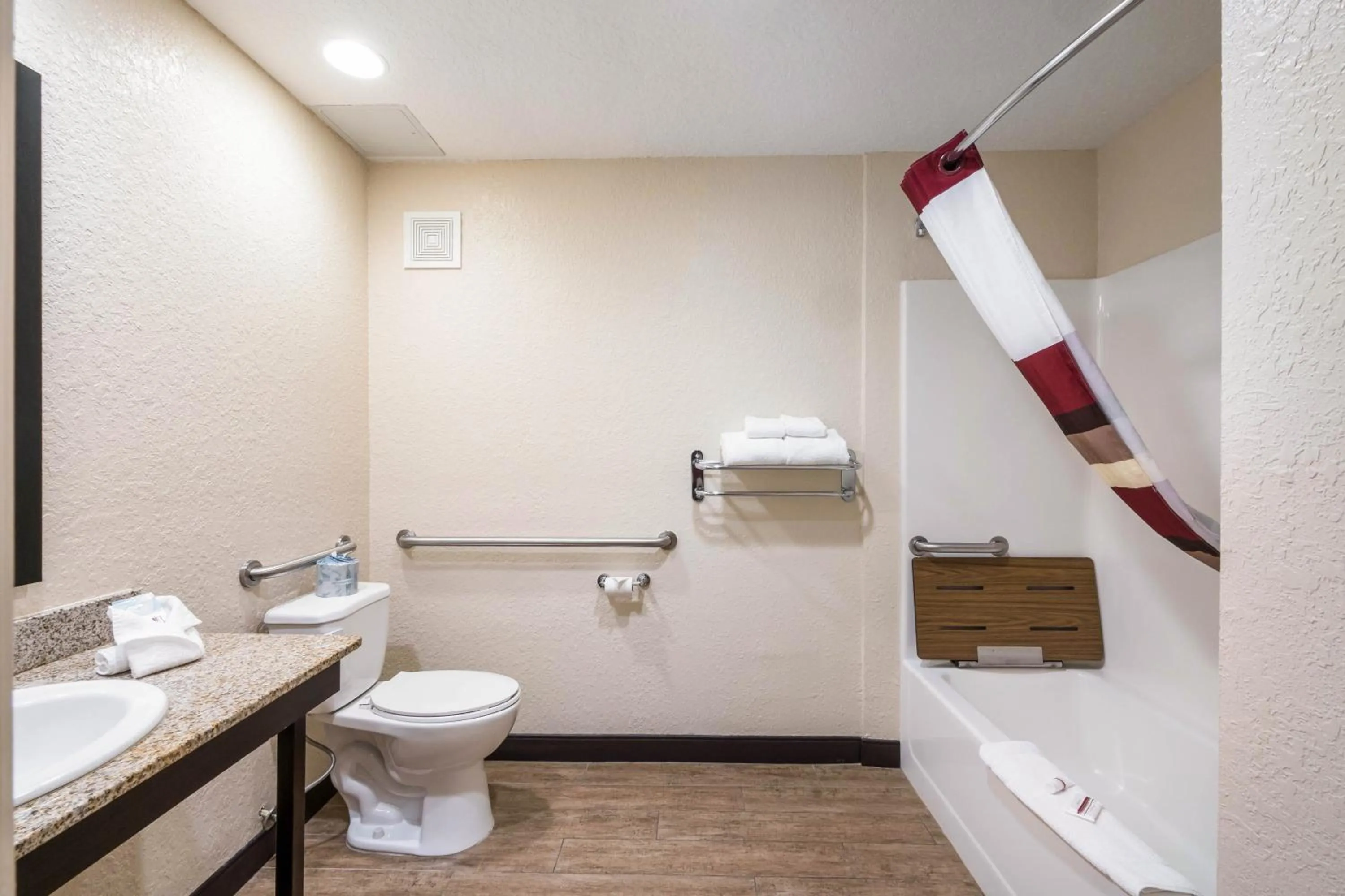 Bathroom in Red Roof Inn Ocala