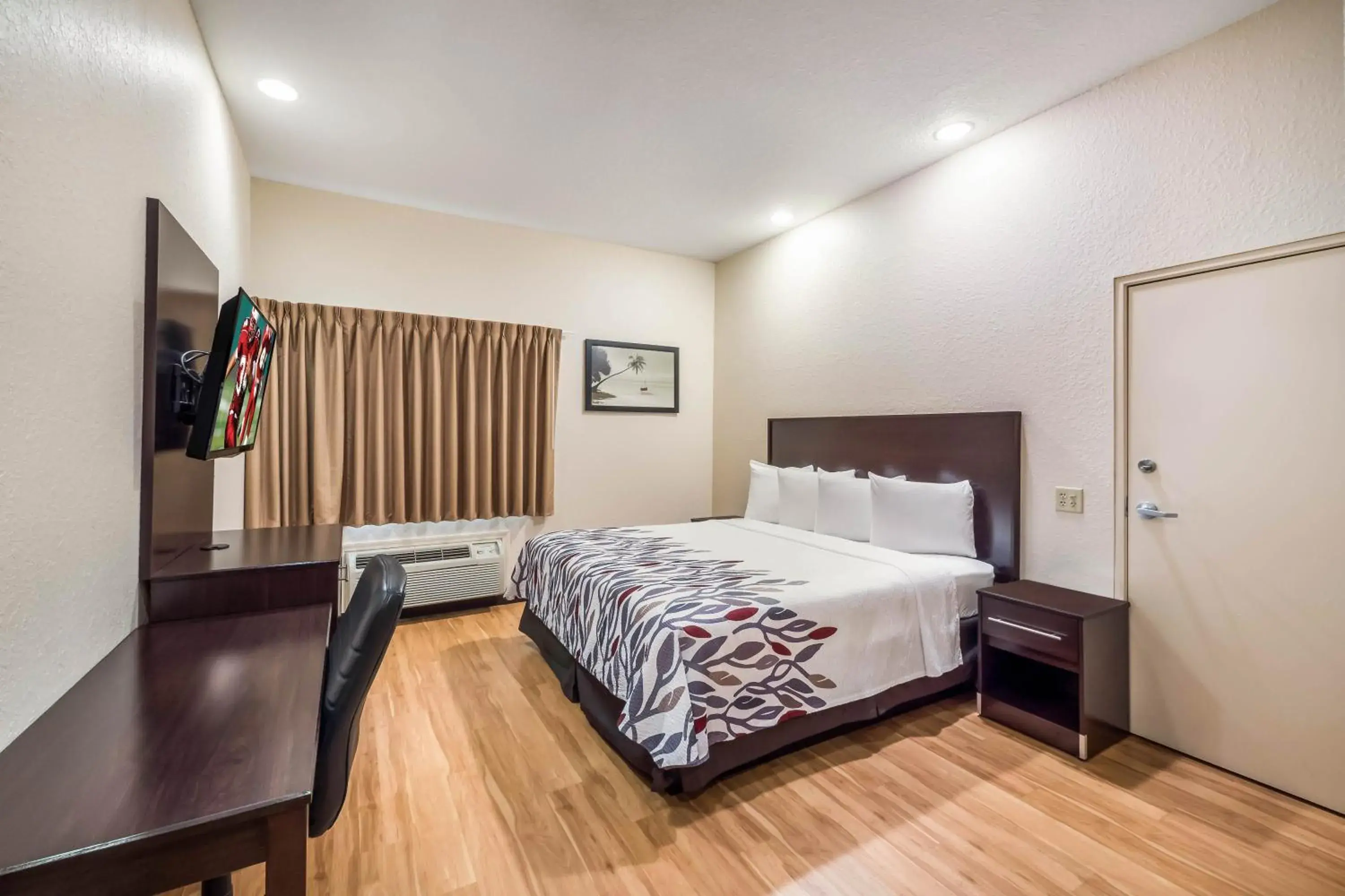 Photo of the whole room, Bed in Red Roof Inn Ocala Photo of the whole room, Bed in Red Roof Inn Ocala