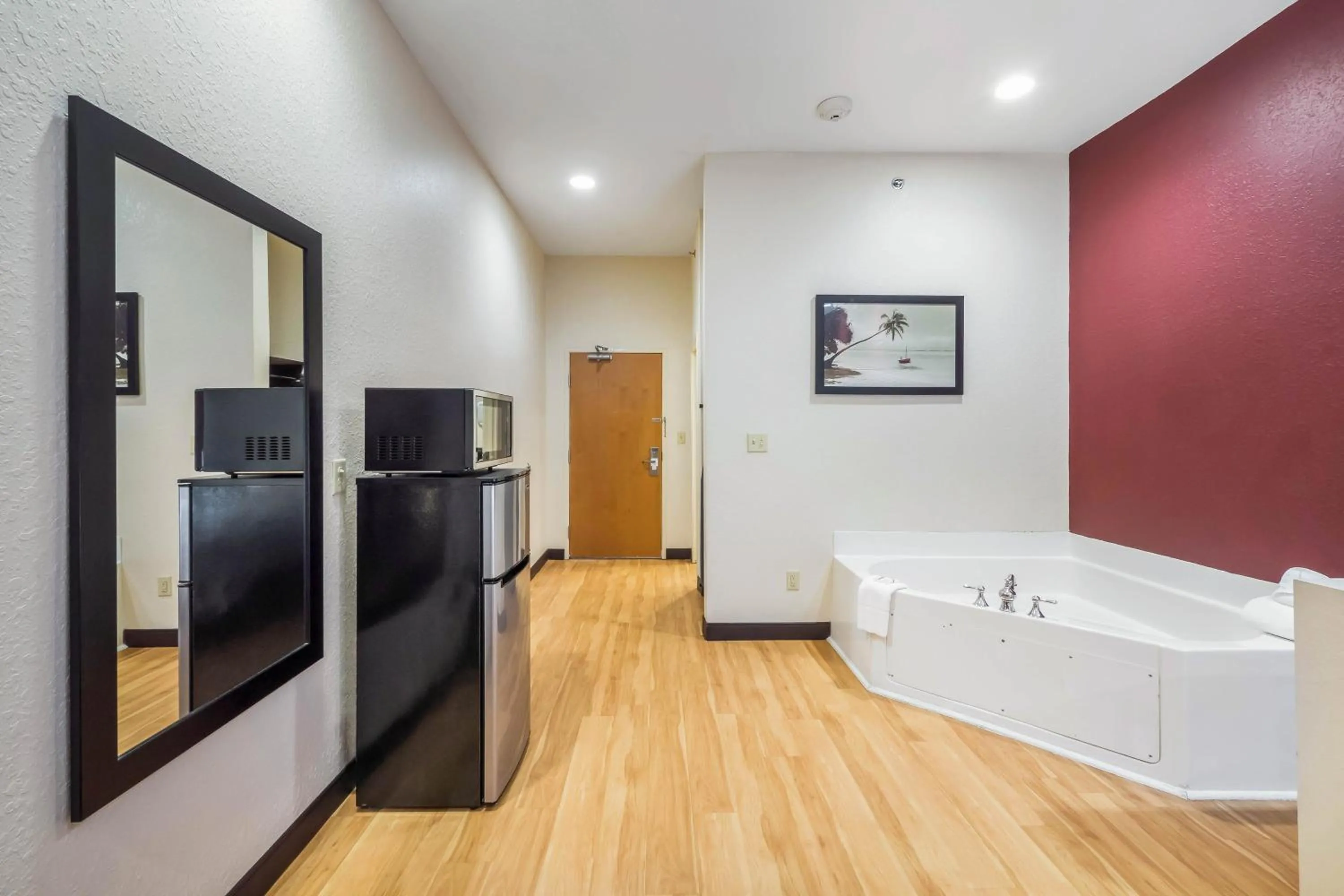 Photo of the whole room in Red Roof Inn Ocala