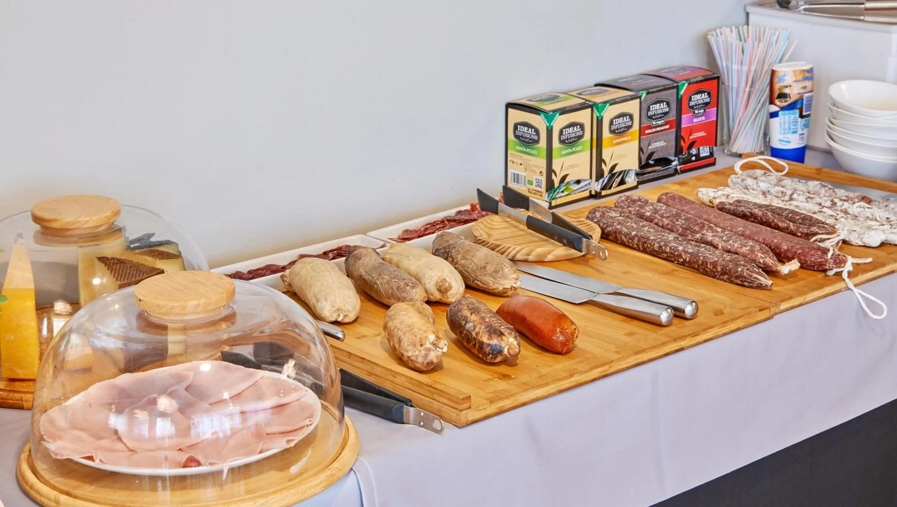 Food and drinks in Hotel Can Pamplona