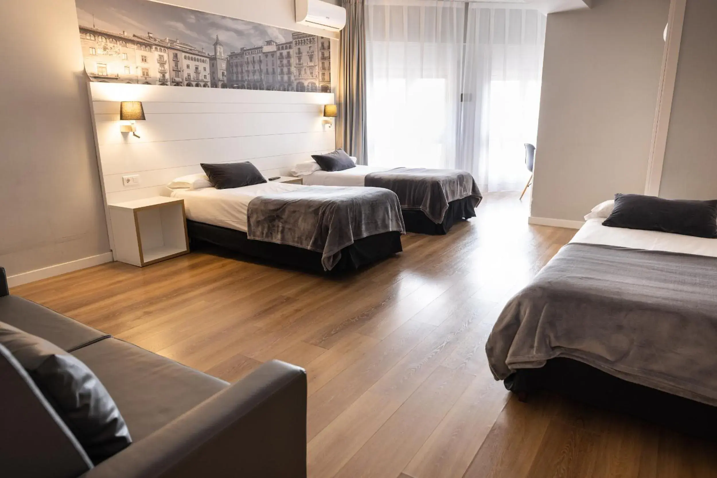 Quadruple Room in Hotel Can Pamplona Quadruple Room in Hotel Can Pamplona