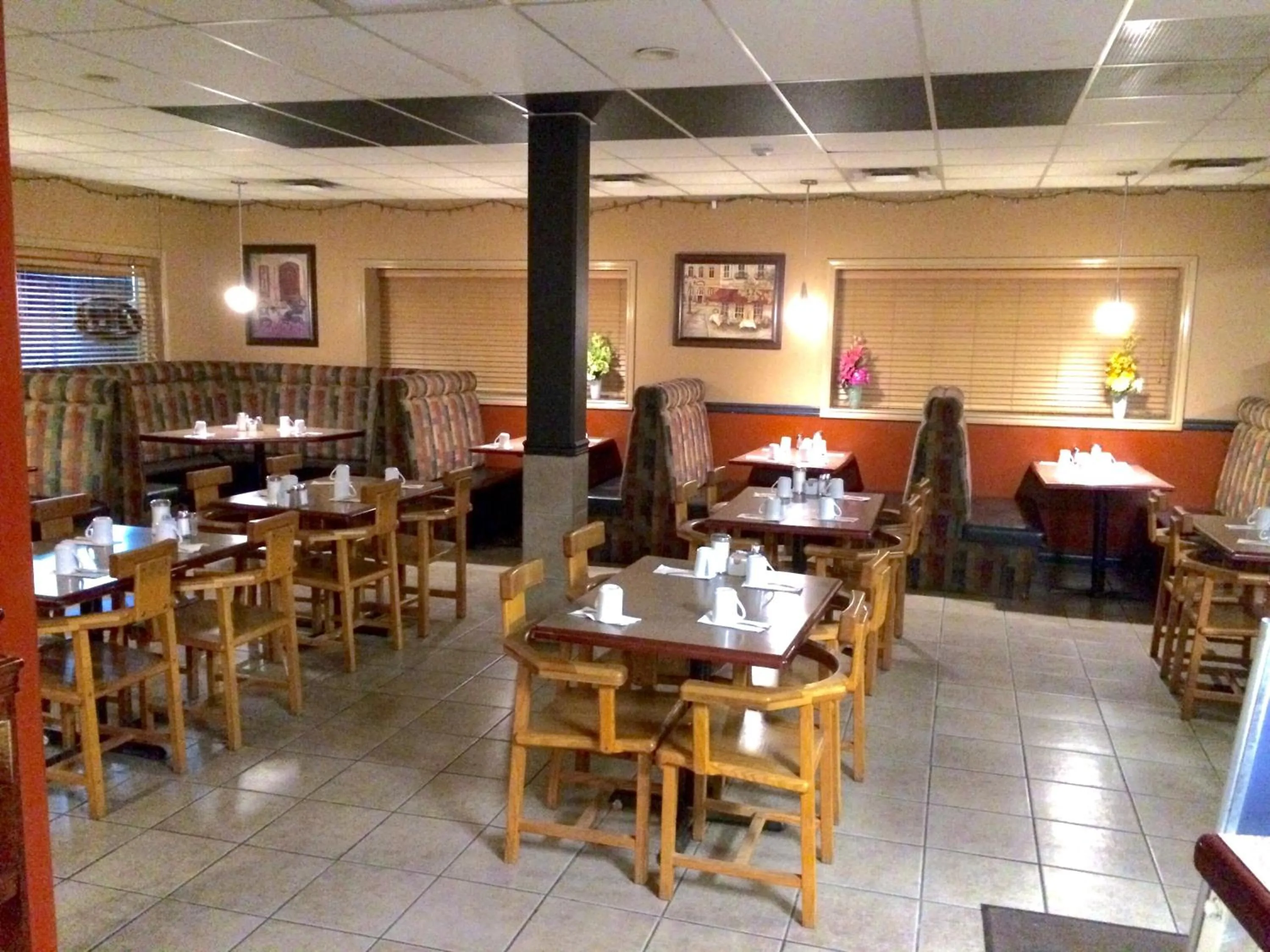 Restaurant/places to eat in Barriere Motor Inn-BMI