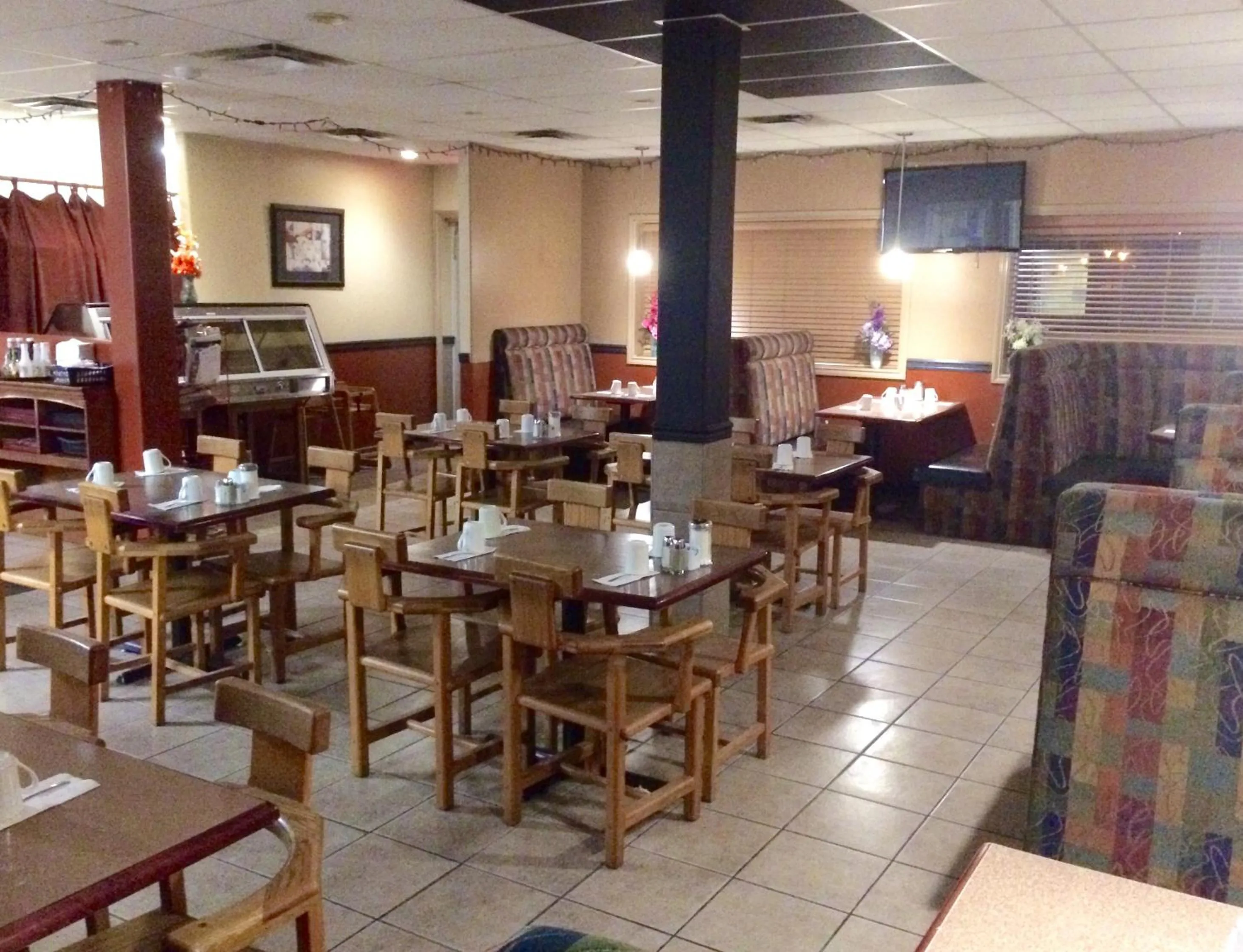 Restaurant/places to eat in Barriere Motor Inn-BMI