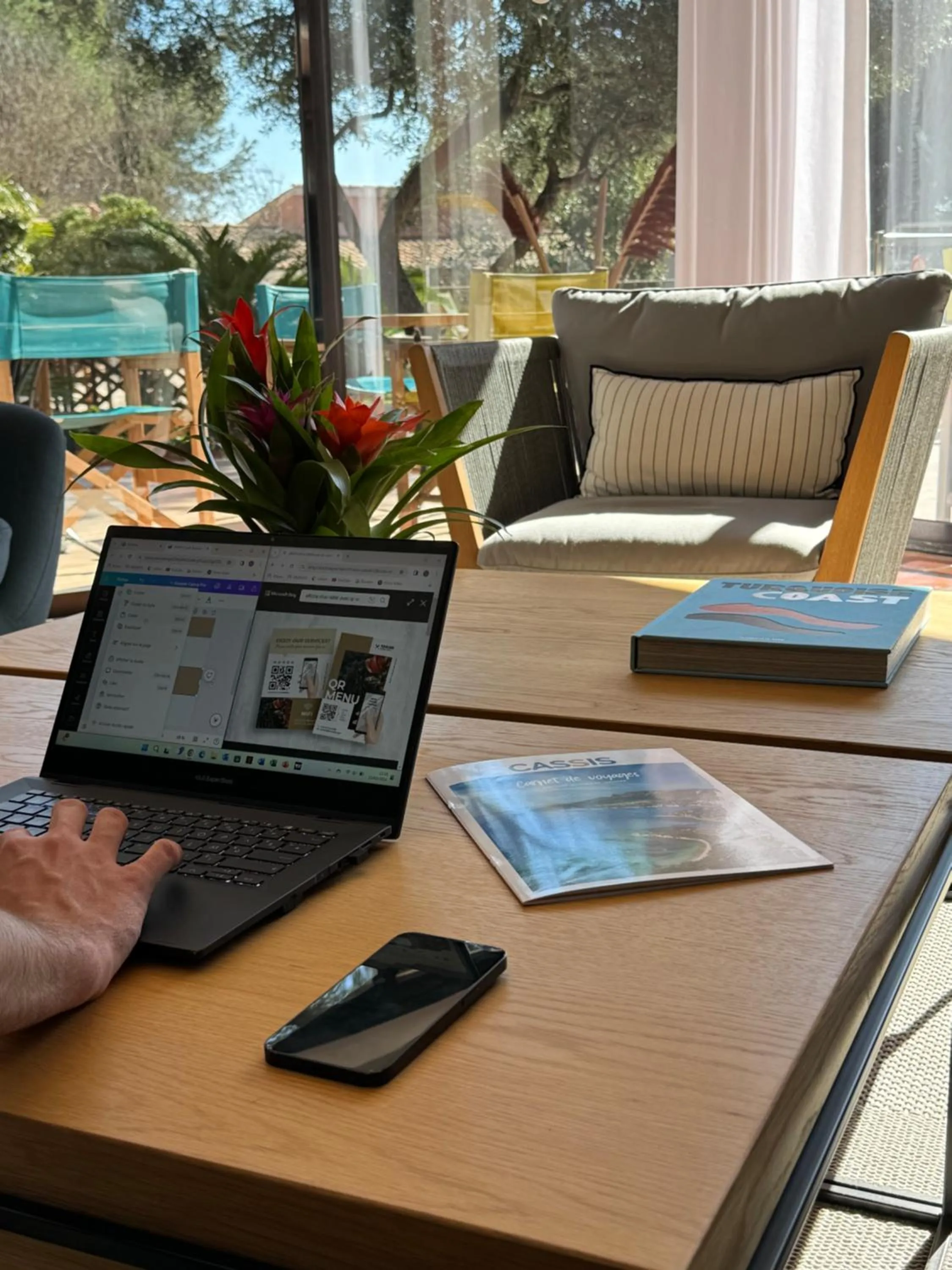 Lounge or bar in Les Jardins de Cassis - Parking Gratuit & Piscine Chauffée