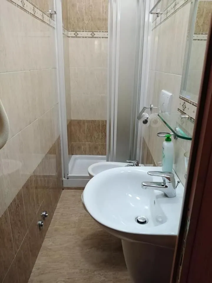 Shower in Appartamento Privato Simone