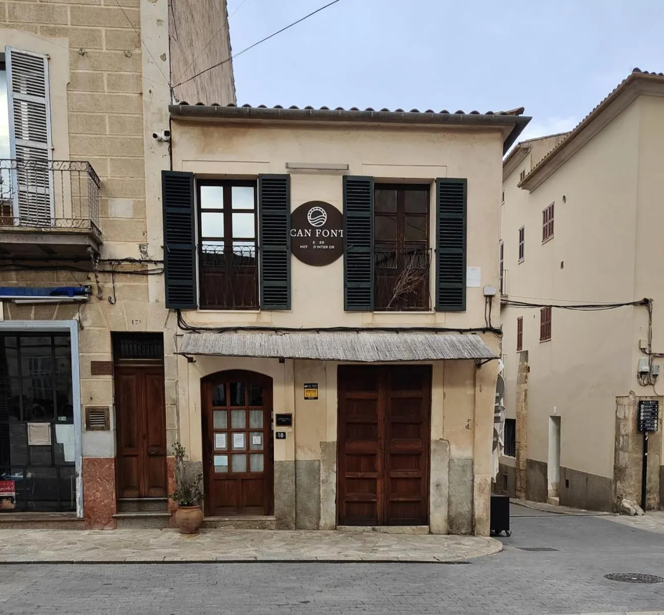 Facade/entrance in Can Font