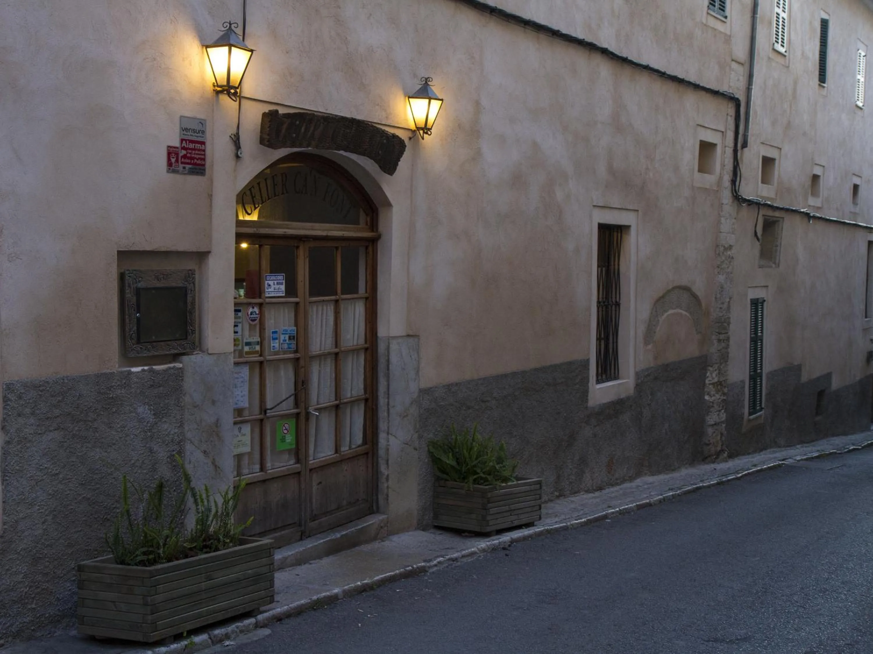 Facade/entrance in Can Font