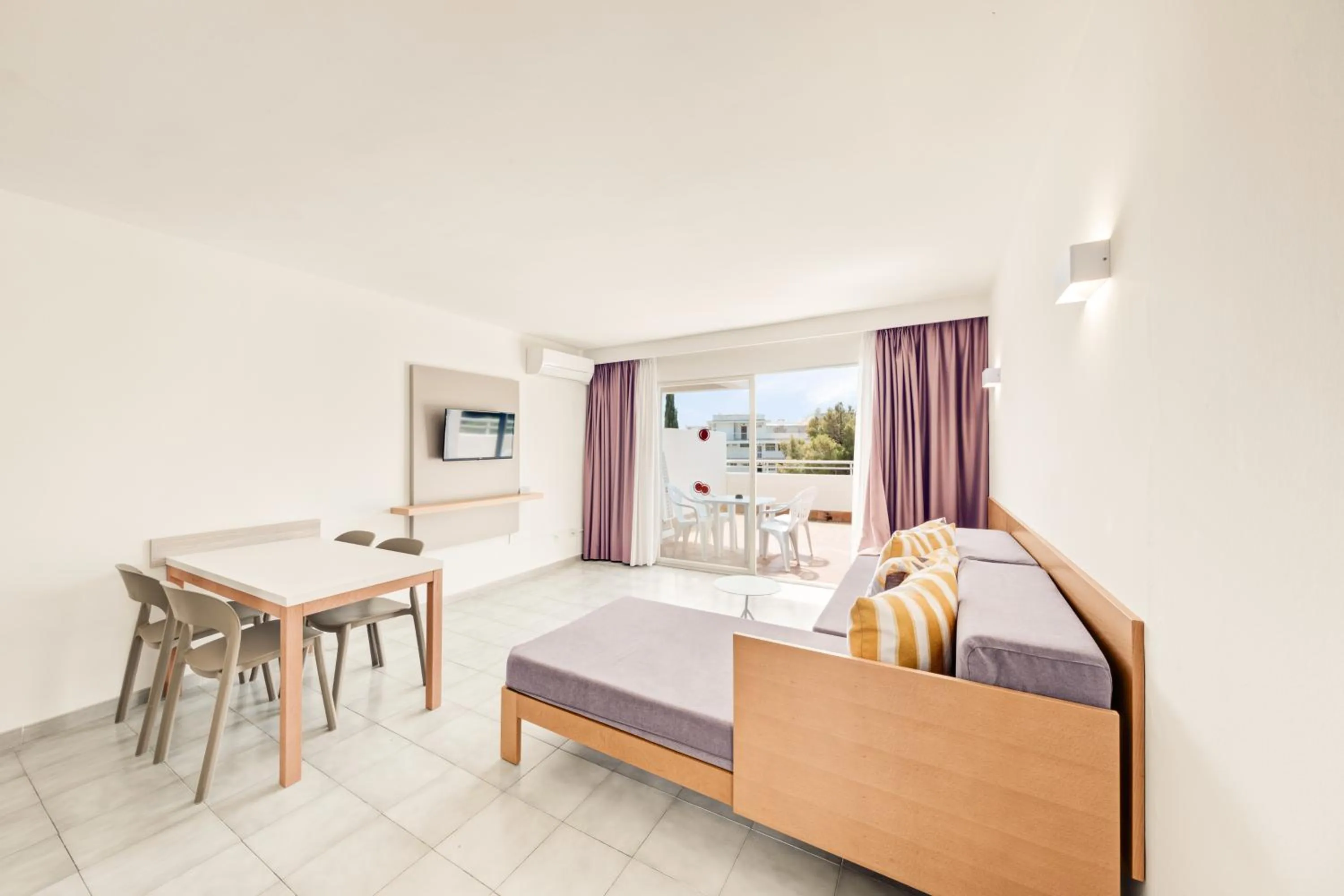 Living room, Bed in Apartamentos Vista Club