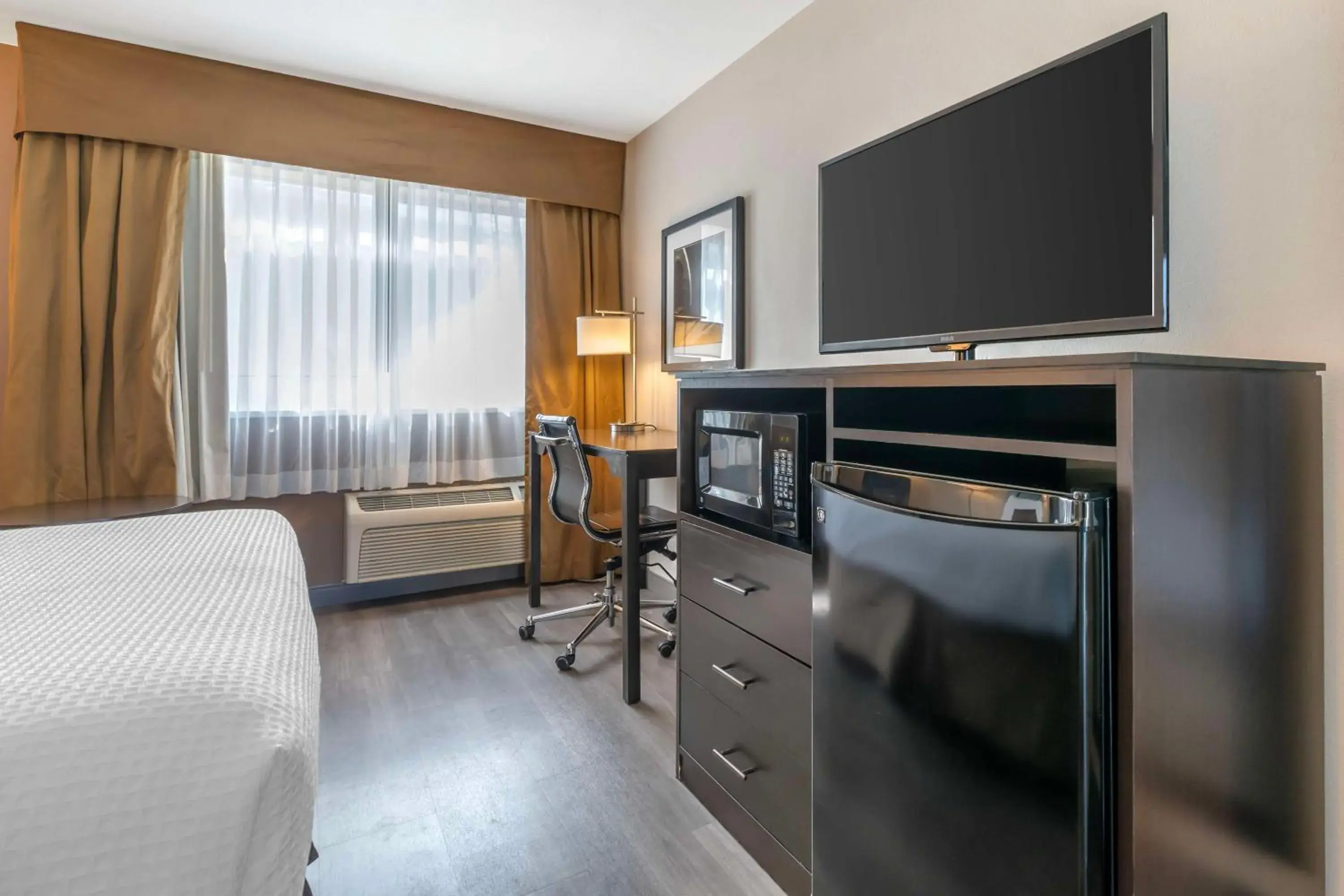 Bedroom, Bed in Best Western Inn of Vancouver Bedroom, Bed in Best Western Inn of Vancouver