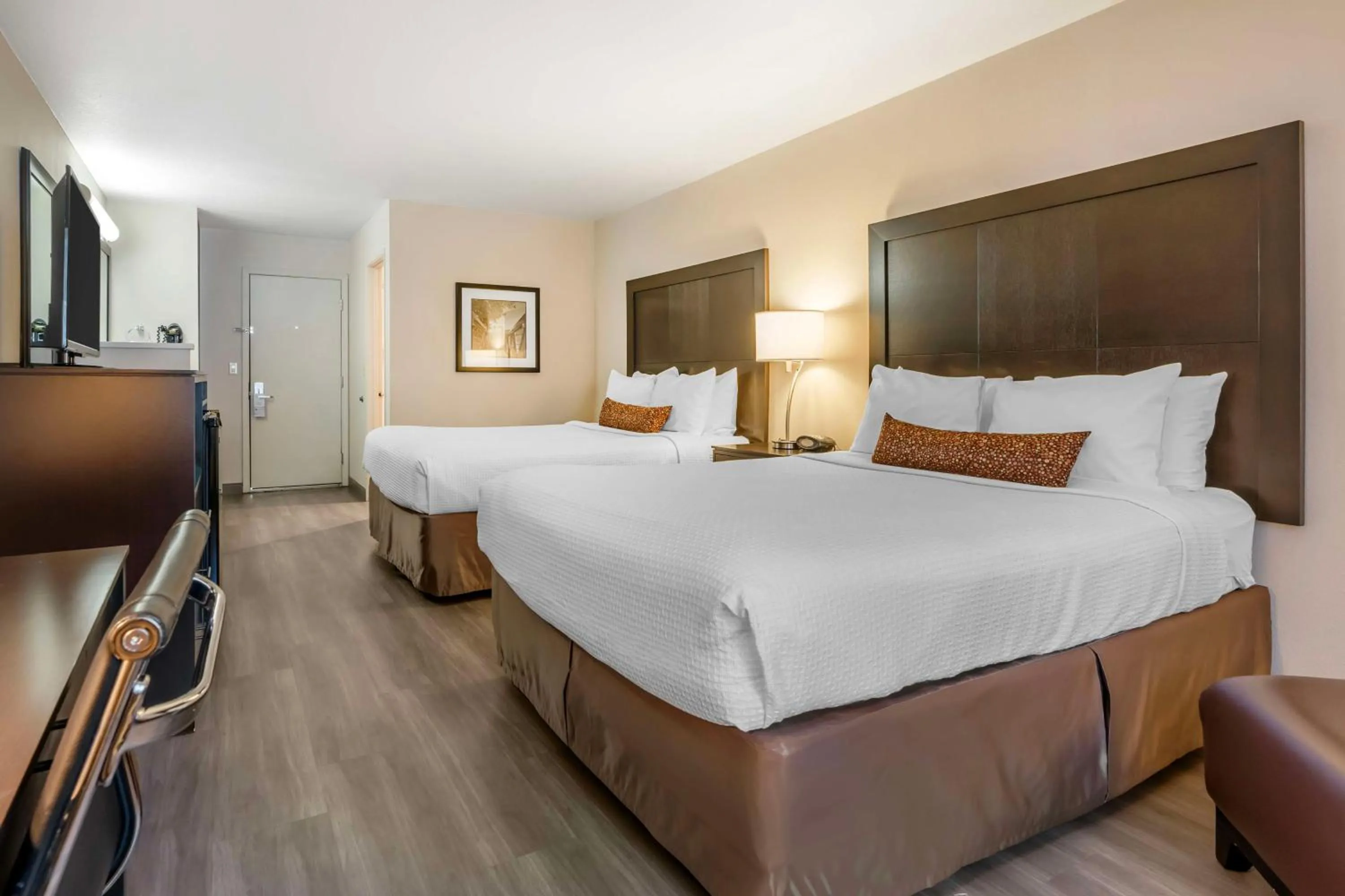 Bedroom, Bed in Best Western Inn of Vancouver