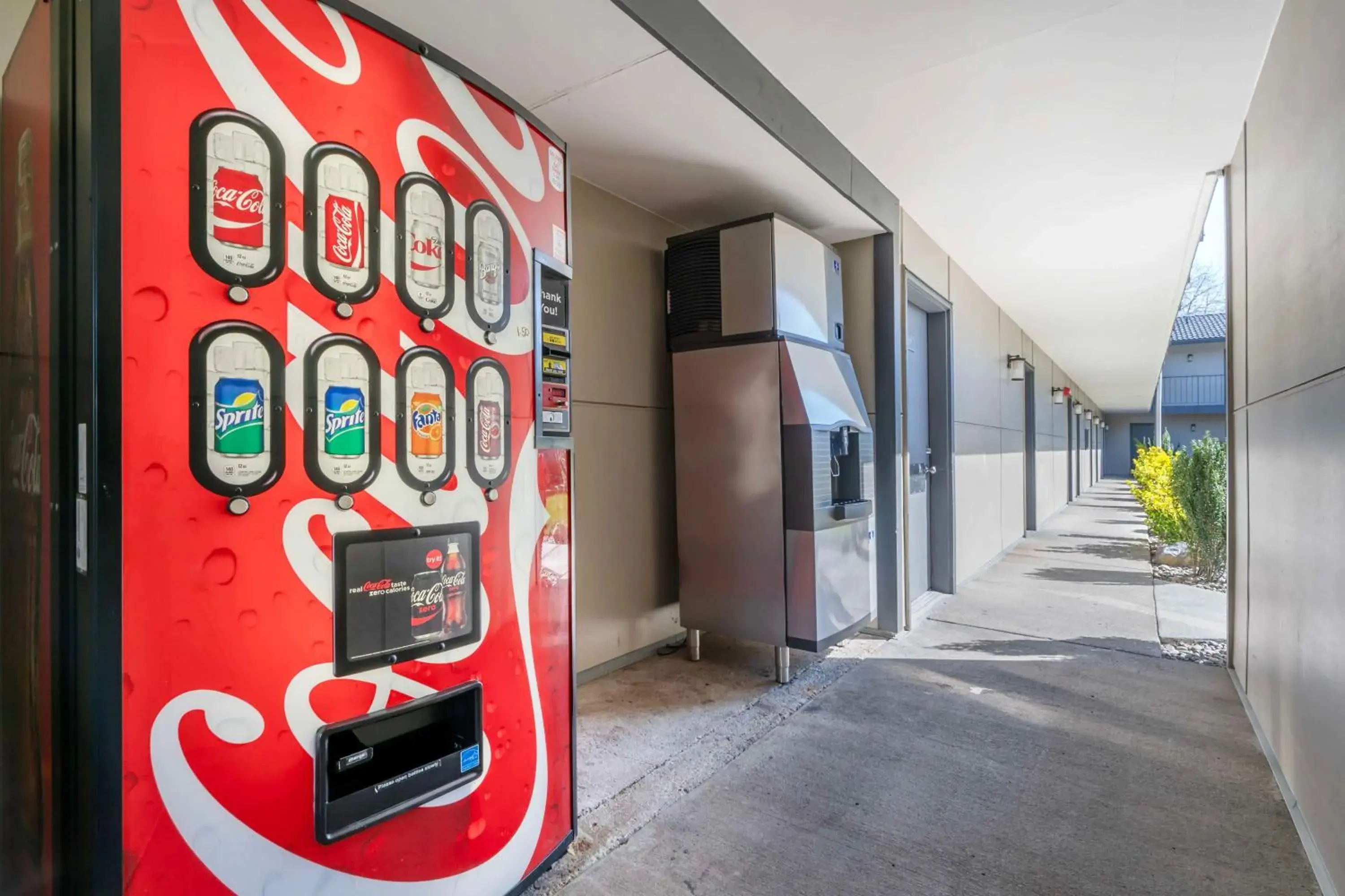 Property building in Best Western Inn of Vancouver Property building in Best Western Inn of Vancouver