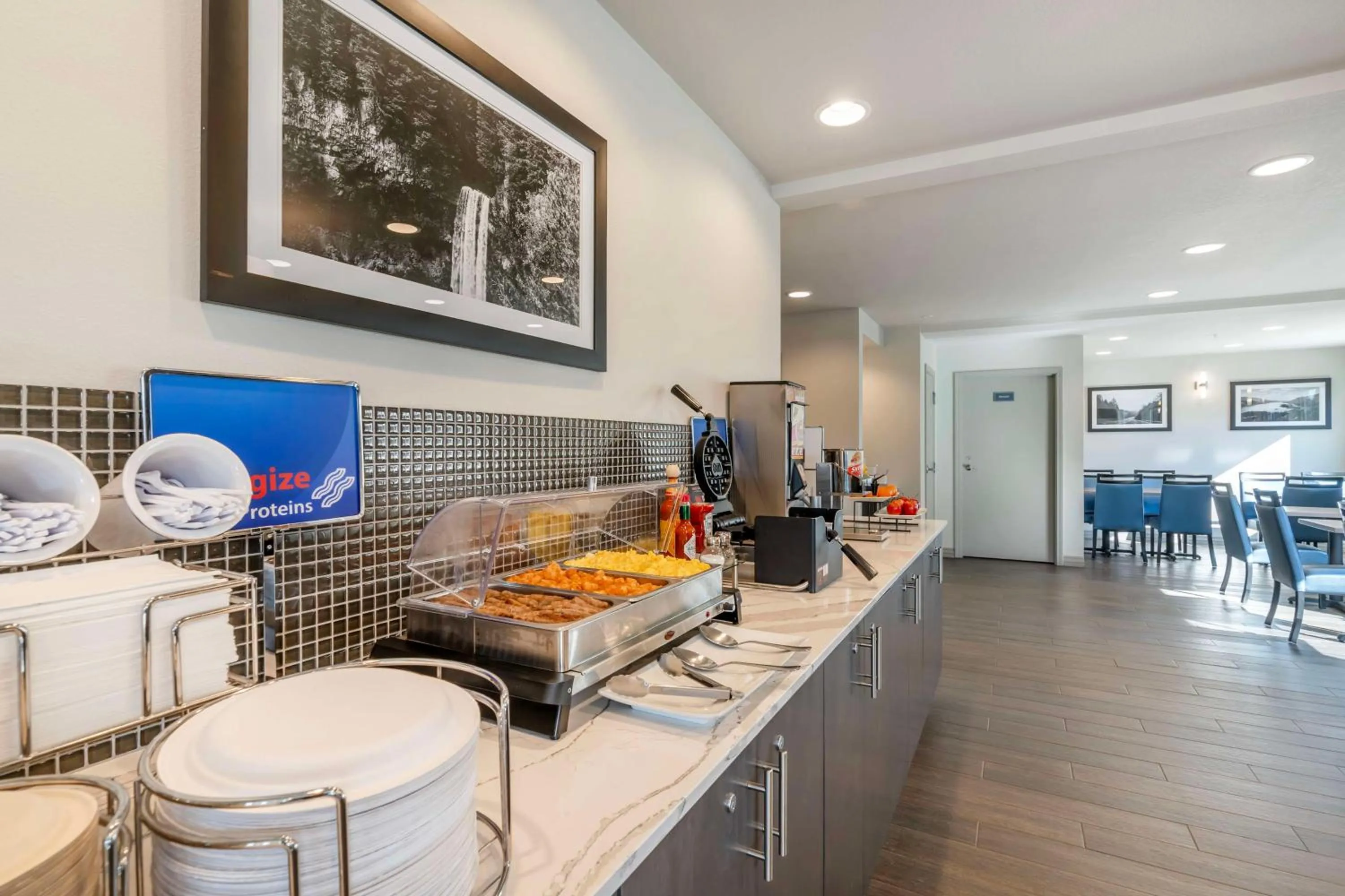 Breakfast in Best Western Inn of Vancouver