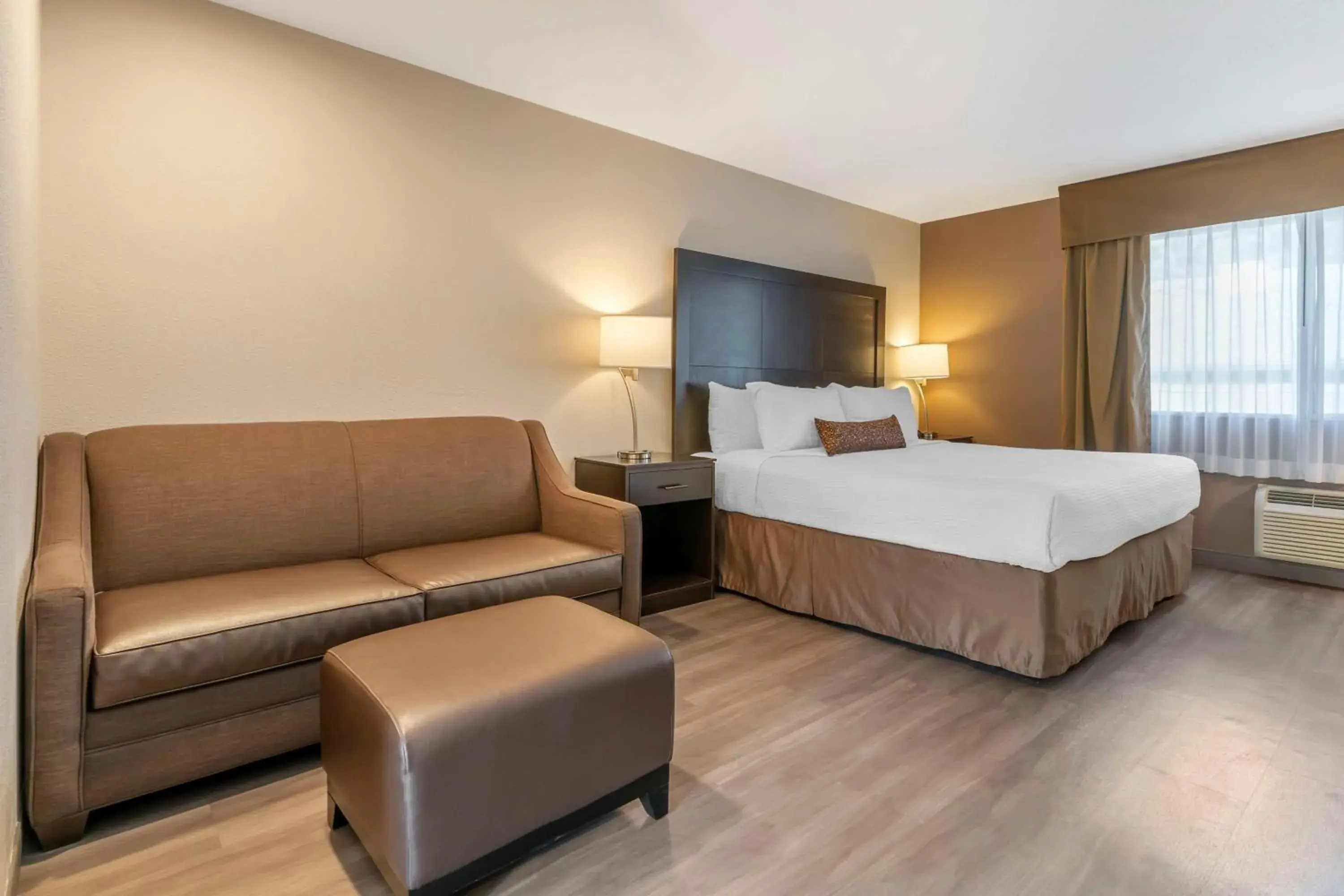 Bedroom, Bed in Best Western Inn of Vancouver Bedroom, Bed in Best Western Inn of Vancouver