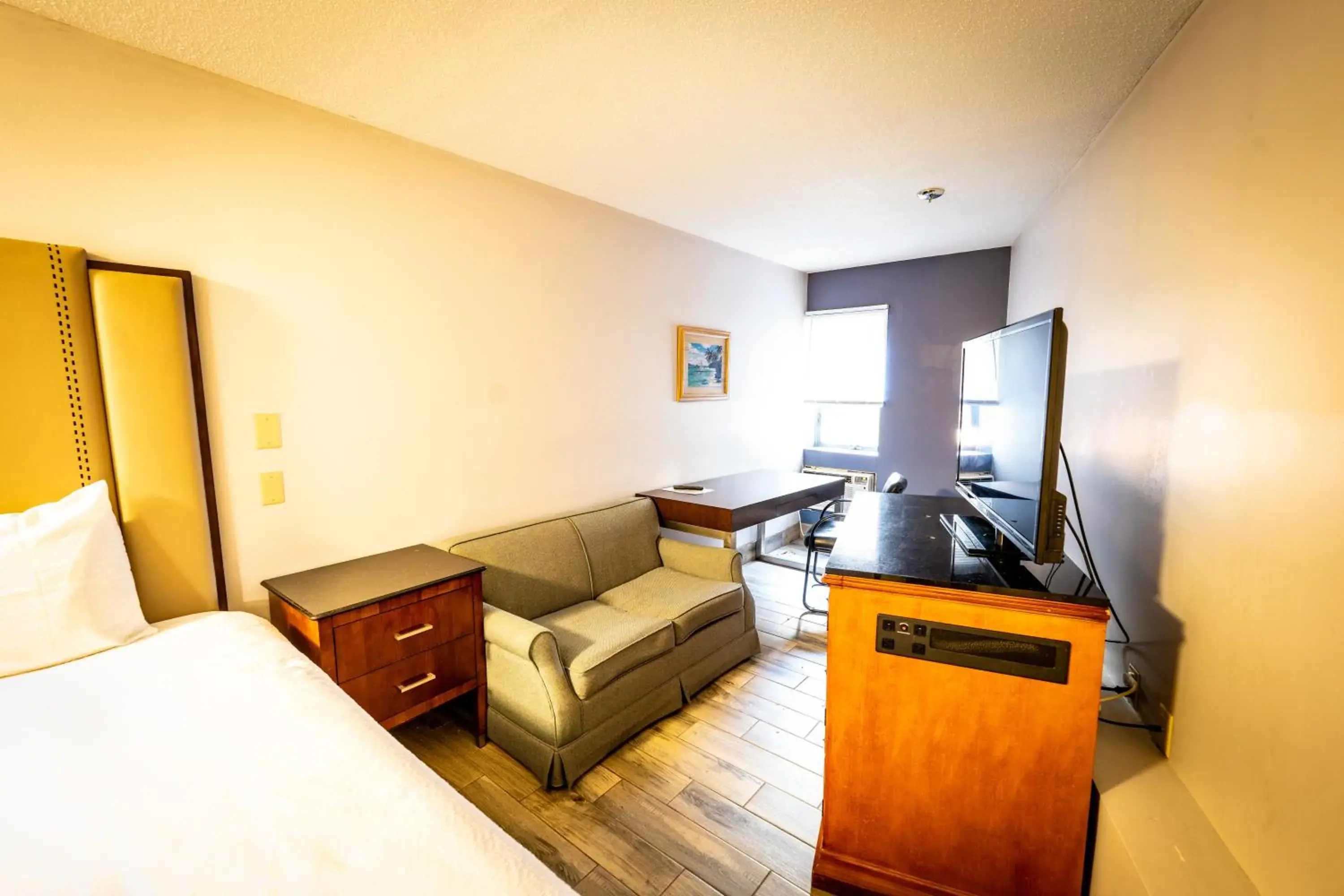 Bed in Manistee Inn & Marina Bed in Manistee Inn & Marina