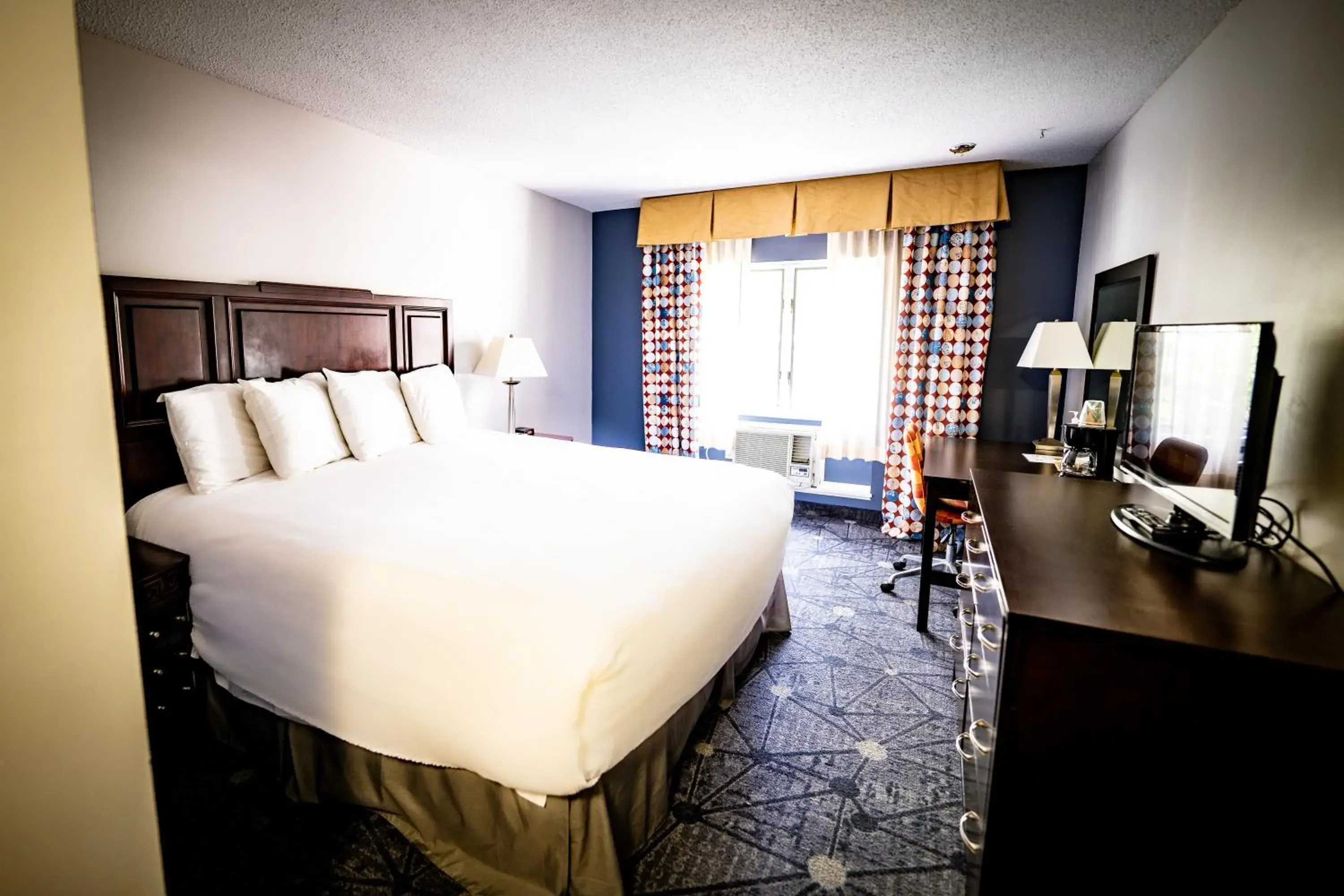 Bed in Manistee Inn & Marina Bed in Manistee Inn & Marina