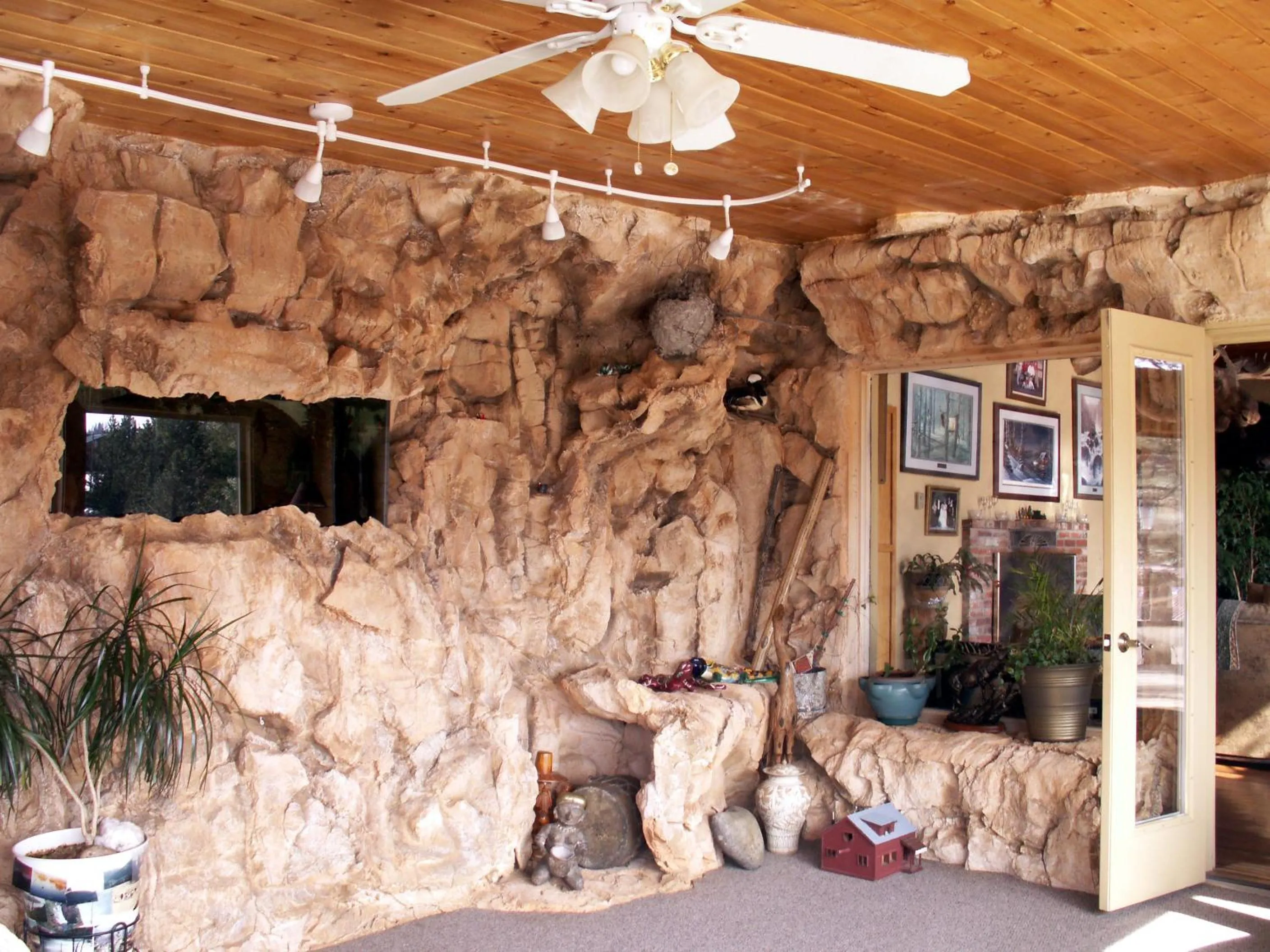Seating area in Whitebird Summit Lodge