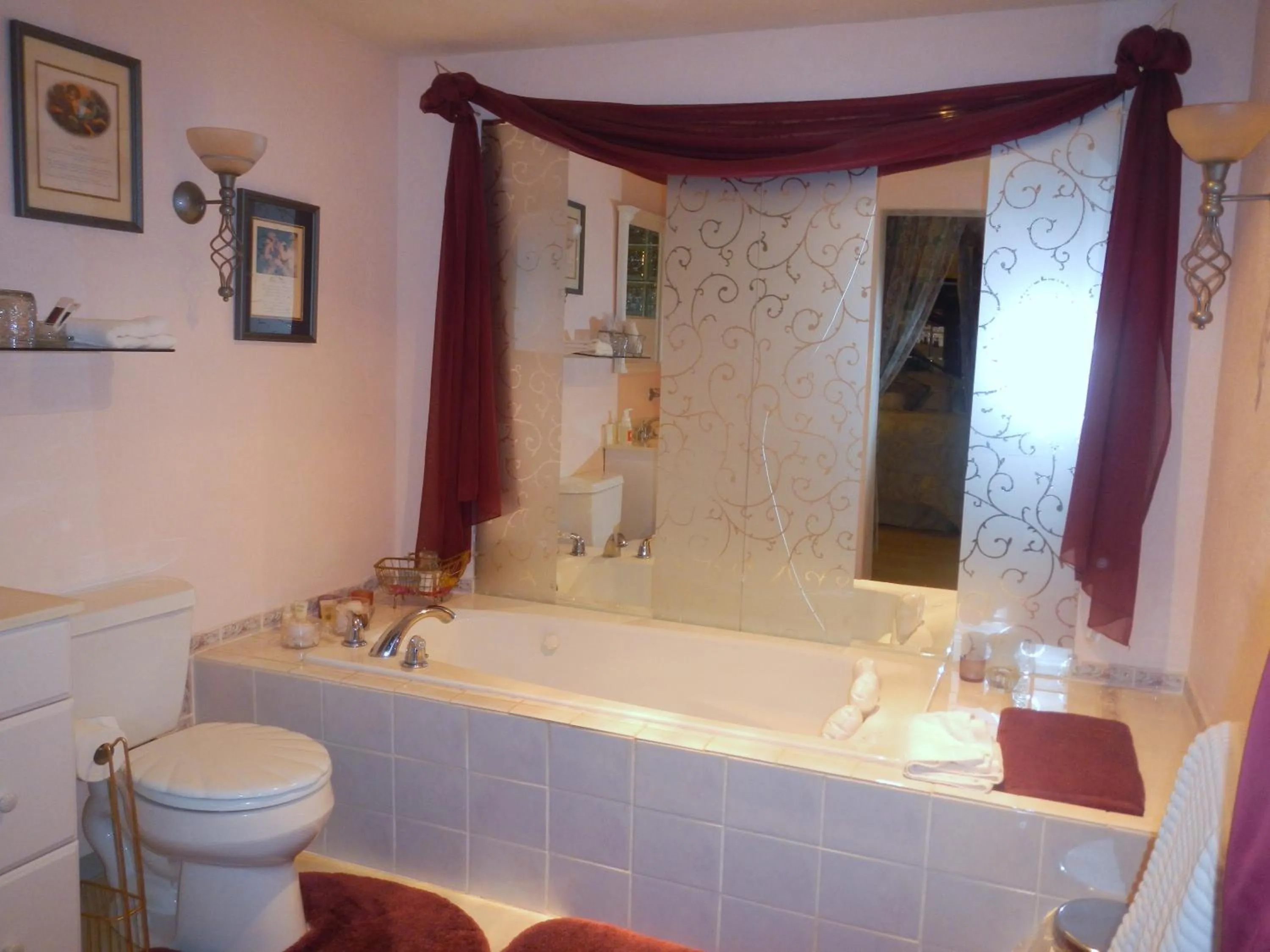 Bathroom in Whitebird Summit Lodge